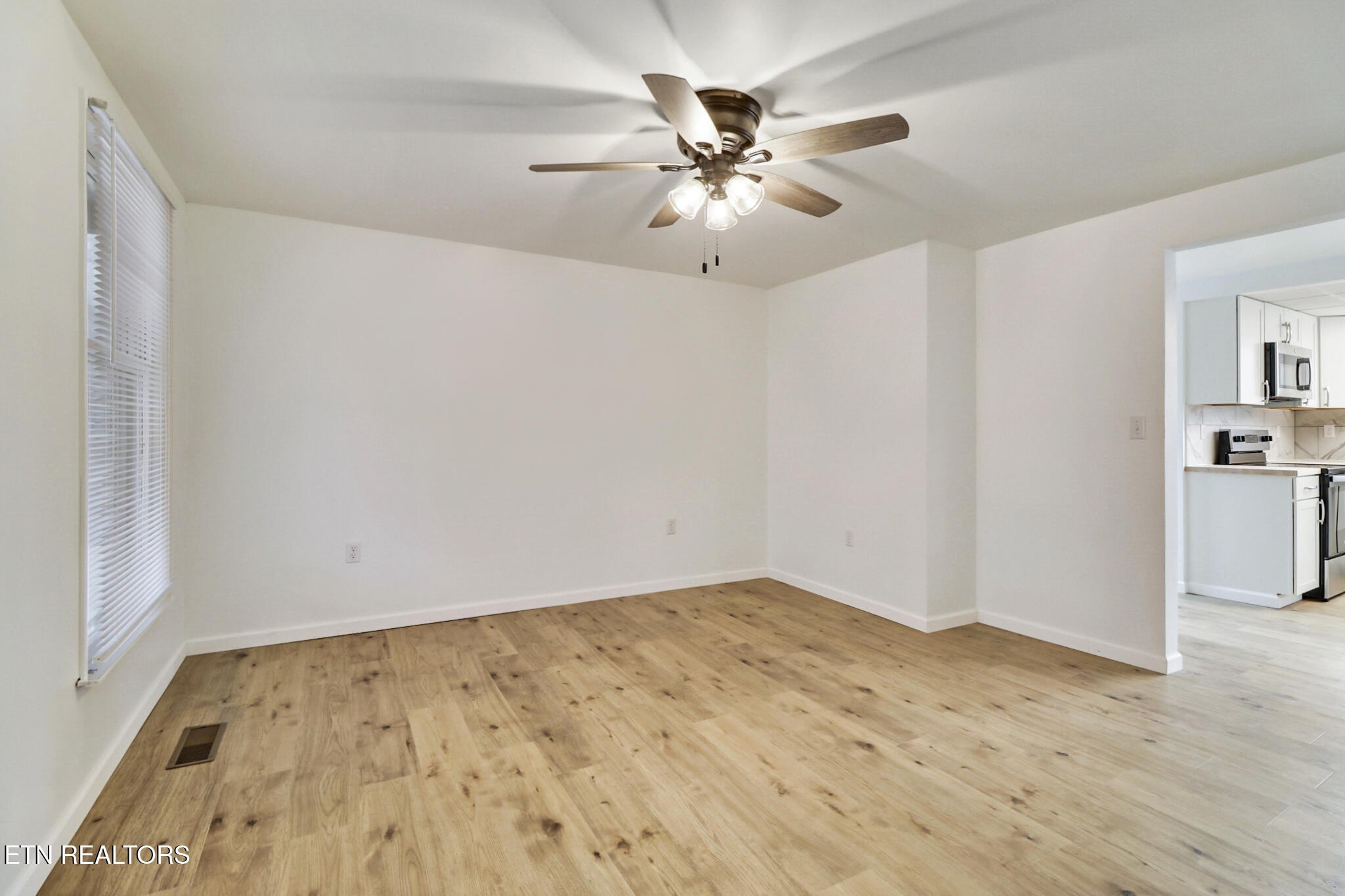 Crossville, Tennessee, 38555, United States, 4 Bedrooms Bedrooms, ,3 BathroomsBathrooms,Residential,For Sale,2005709