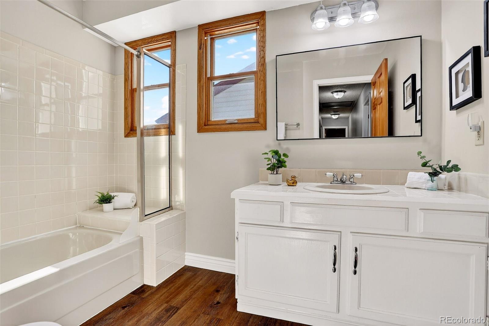 Littleton, Colorado, 80127, United States, 4 Bedrooms Bedrooms, ,2 BathroomsBathrooms,Residential,For Sale,2003001