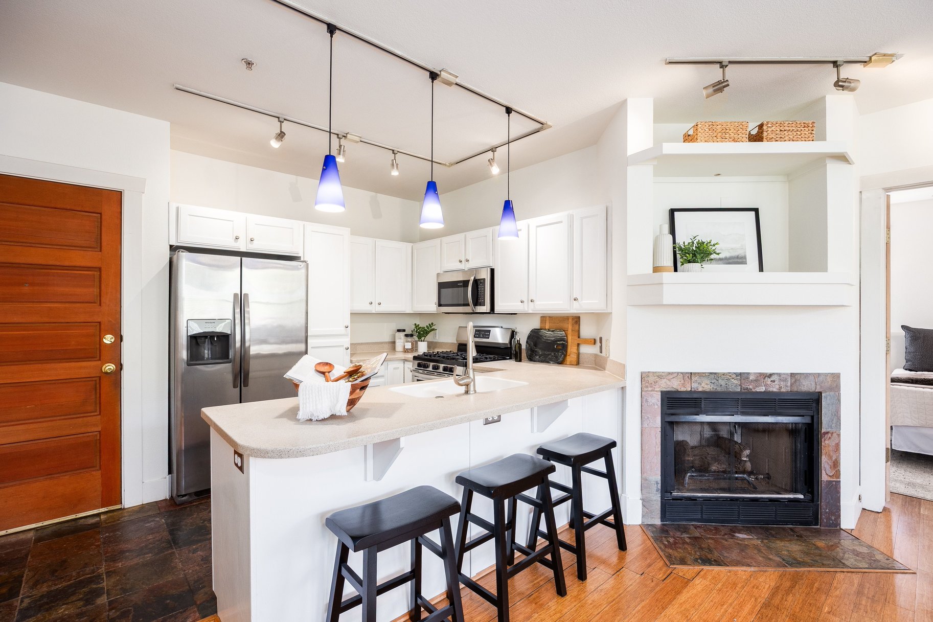  Light Filled Open Floor Plan with Seamless Access to Outdoor Space - 物件實景