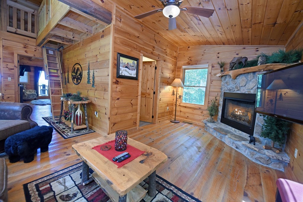 Morganton, Georgia, 30560, United States, 3 Bedrooms Bedrooms, ,3 BathroomsBathrooms,Residential,For Sale,2001916