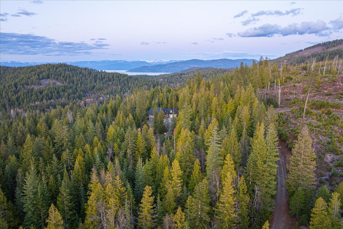 Sagle, Idaho, 83860, United States, 3 Bedrooms Bedrooms, ,4 BathroomsBathrooms,Residential,For Sale,1976949