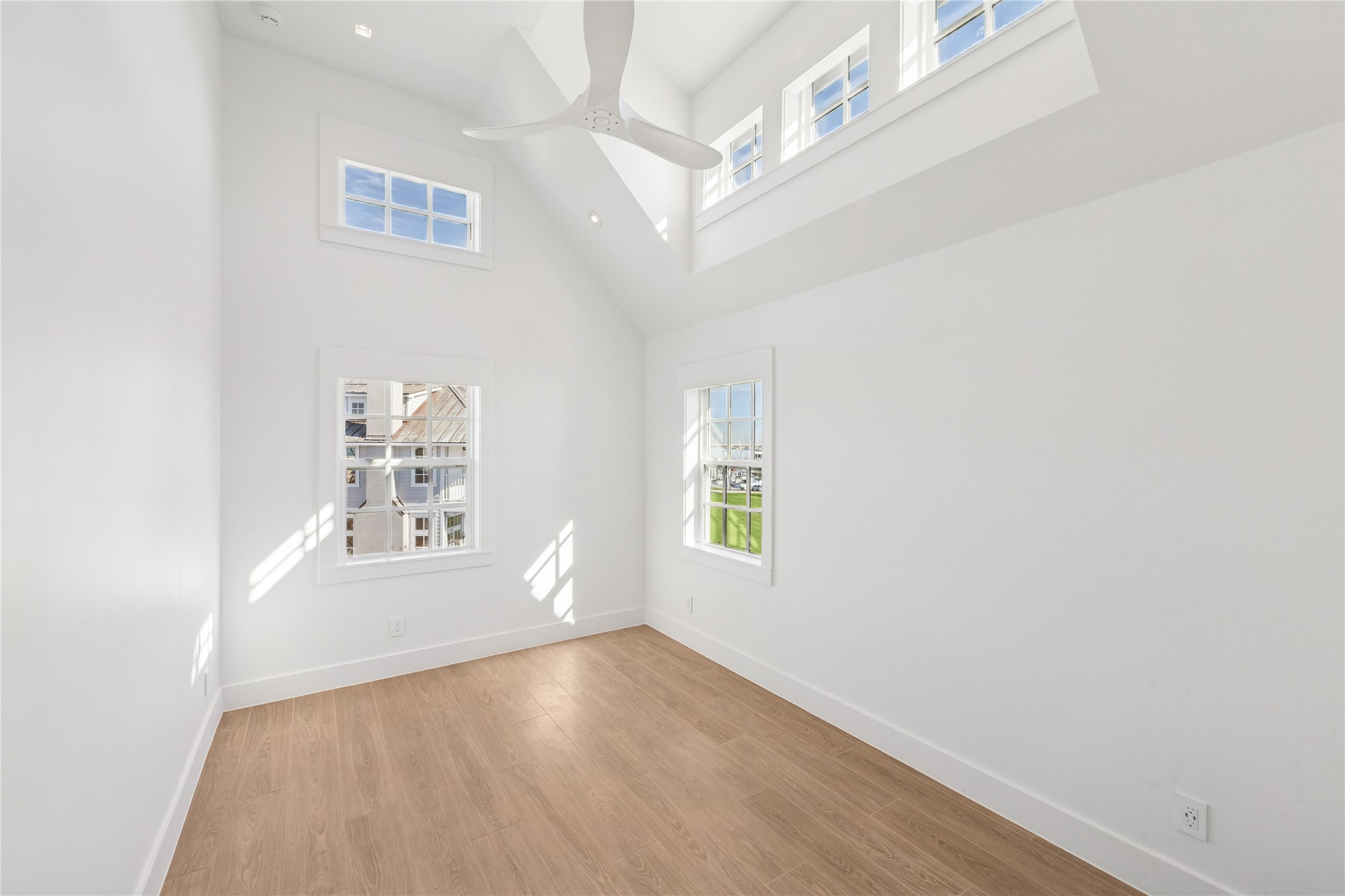  2443 Lakewood Pointe - 物件實景