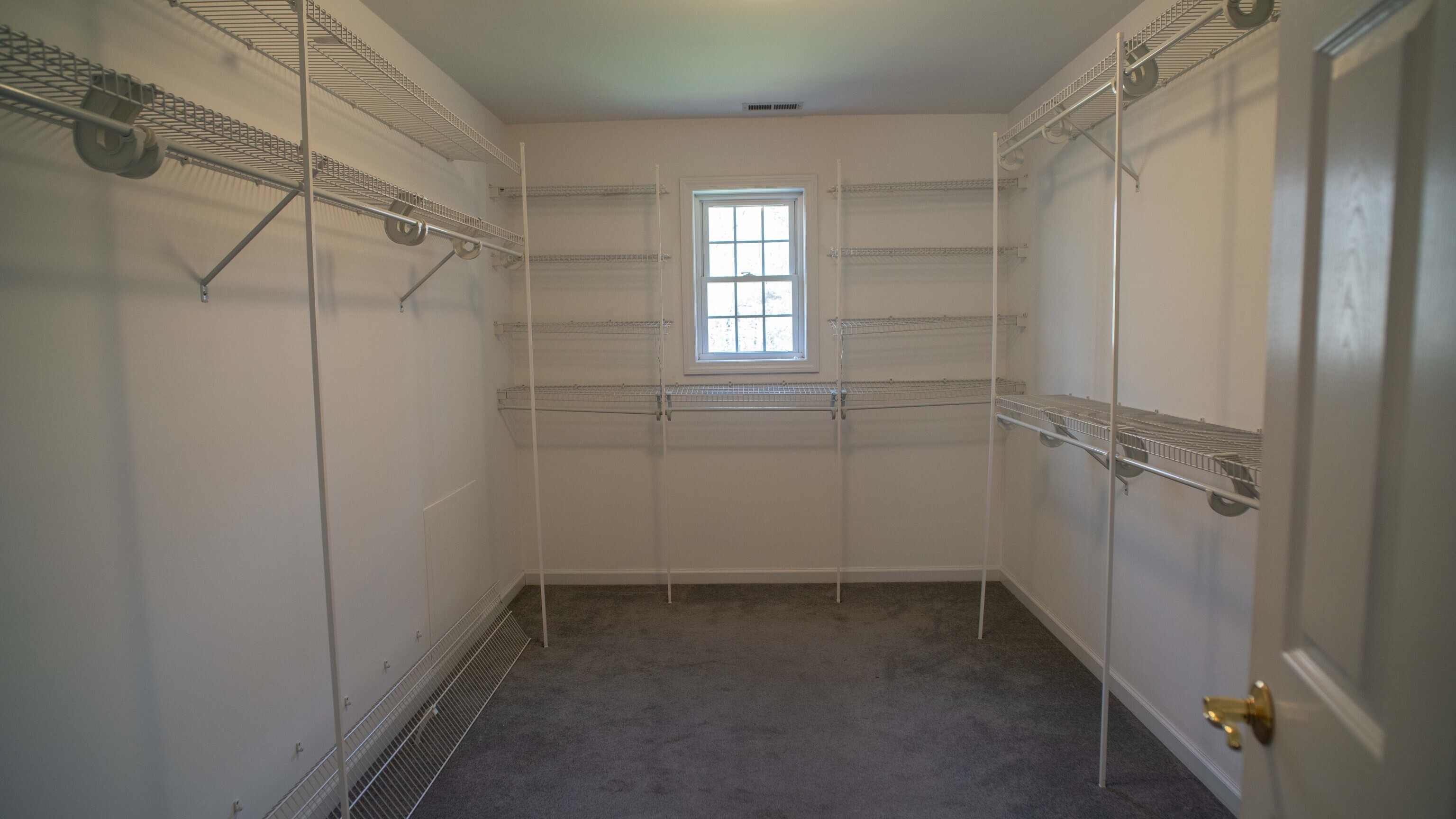 Tolland, Connecticut, 06084, United States, 4 Bedrooms Bedrooms, ,3 BathroomsBathrooms,Residential,For Sale,1989613