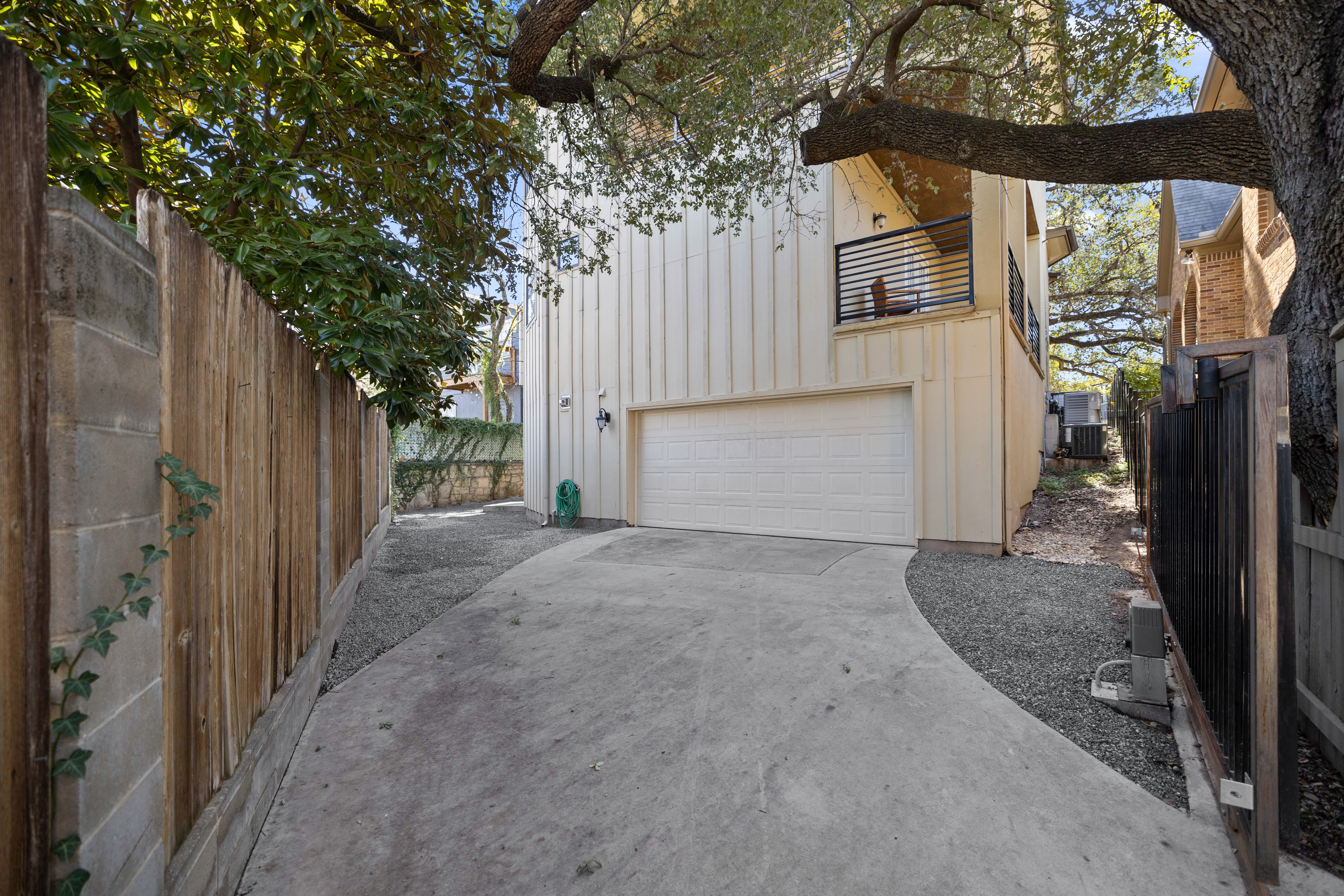  A private, gated Travis Heights retreat steps from Lady Bird Lake - 物件實景