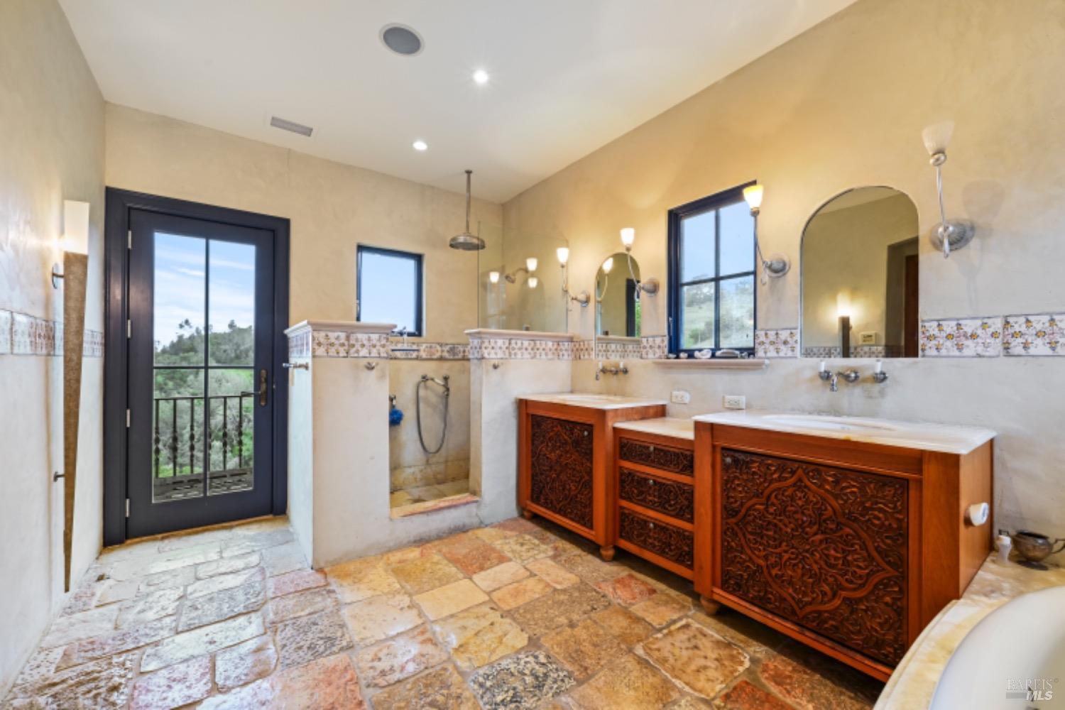 Cloverdale, California, 95425, United States, 5 Bedrooms Bedrooms, ,5 BathroomsBathrooms,Residential,For Sale,1759747