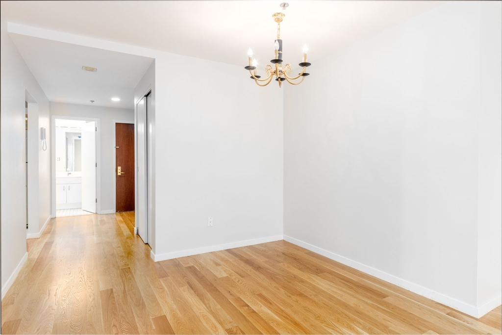 Cambridge, Massachusetts, 02139, United States, 2 Bedrooms Bedrooms, ,2 BathroomsBathrooms,Residential,For Sale,1975331