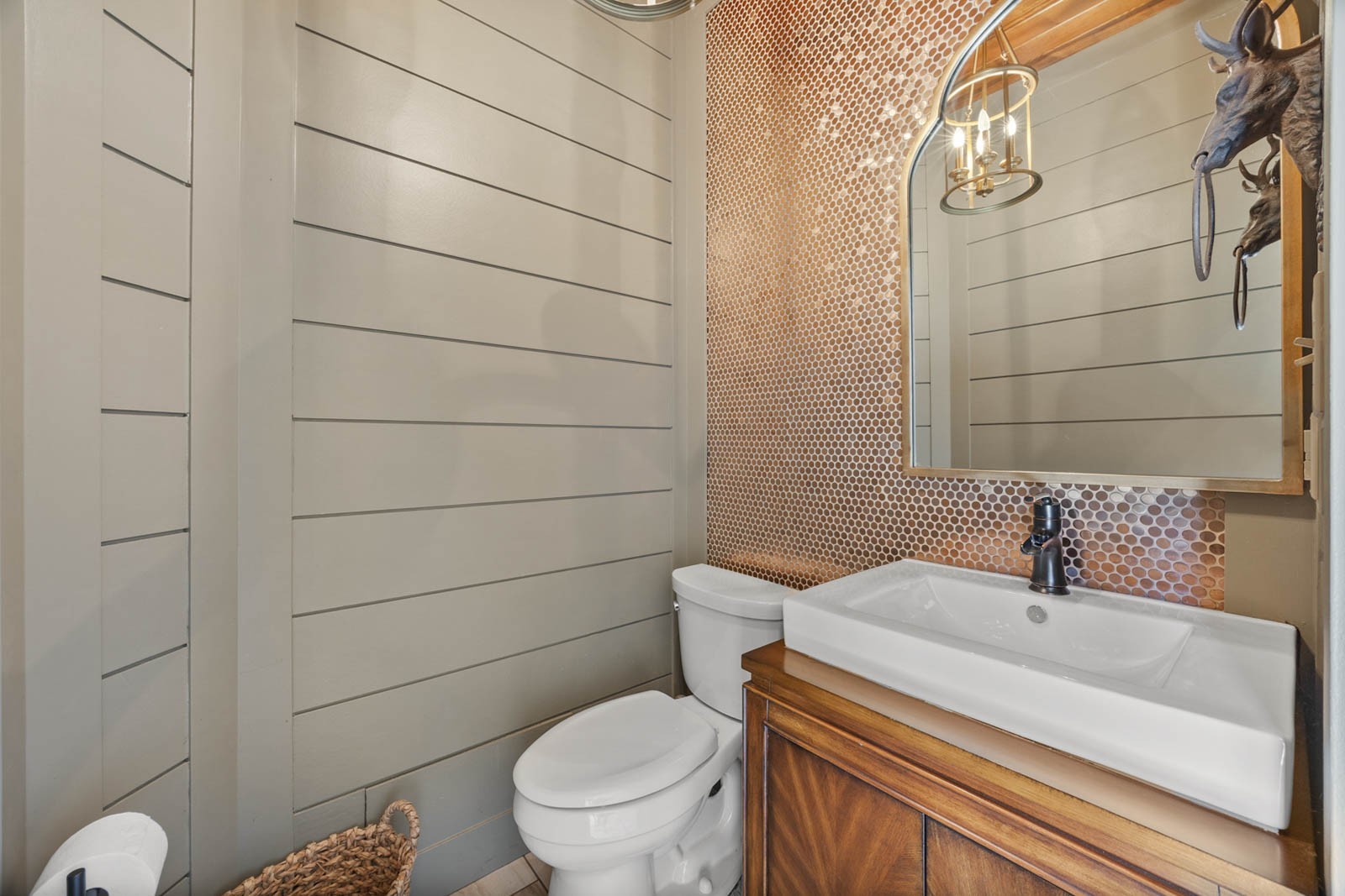 Clarksville, Tennessee, 37043, United States, 4 Bedrooms Bedrooms, ,5 BathroomsBathrooms,Residential,For Sale,1997798