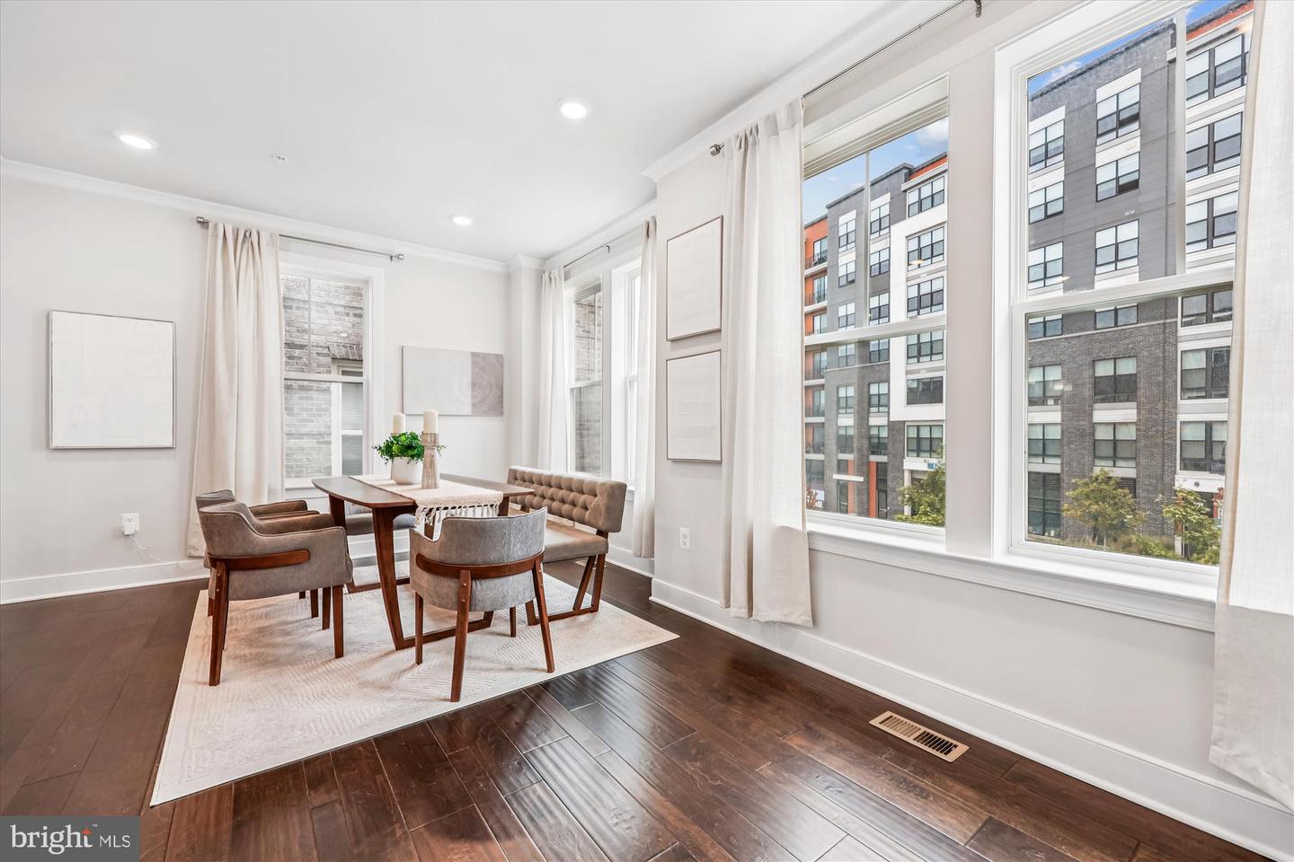 Gaithersburg, Maryland, 20878, United States, 4 Bedrooms Bedrooms, ,5 BathroomsBathrooms,Residential,For Sale,1949694