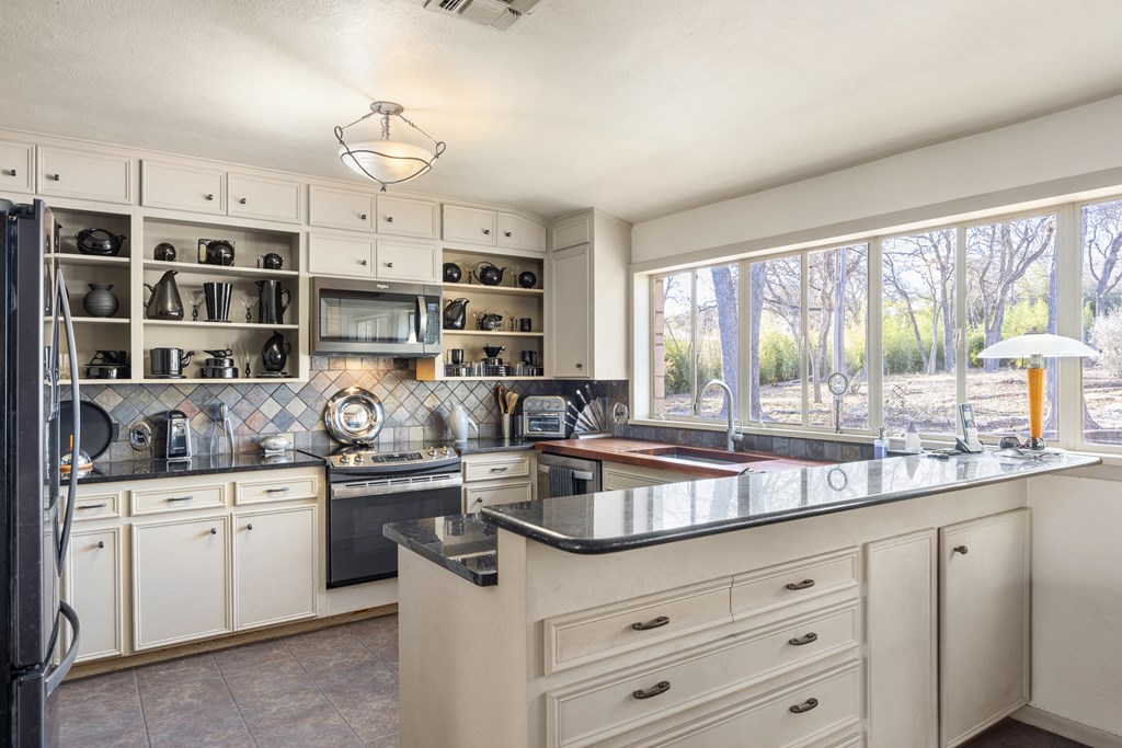 Kerrville, Texas, 78028, United States, 3 Bedrooms Bedrooms, ,3 BathroomsBathrooms,Residential,For Sale,2016606