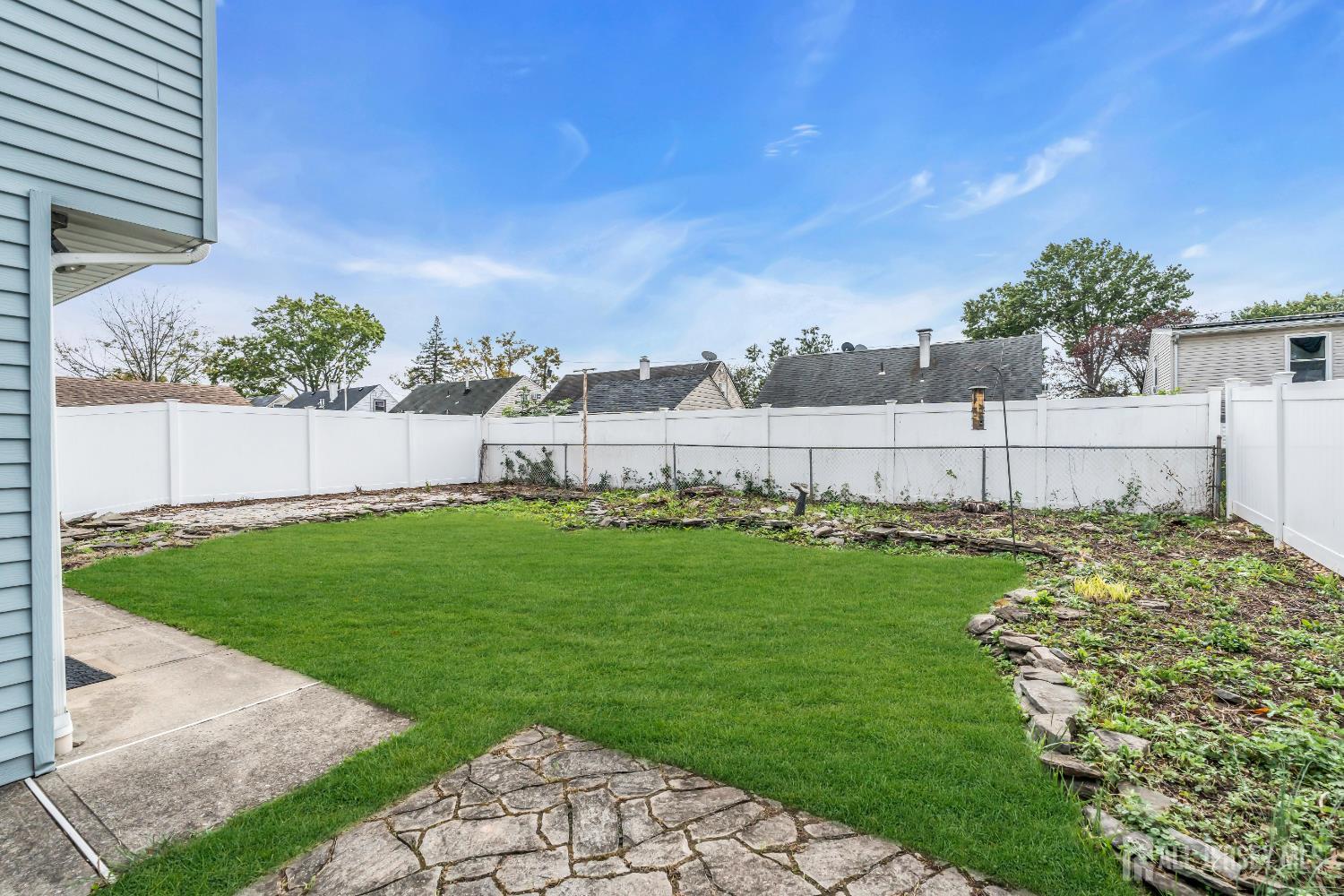 Iselin, New Jersey, 08830, United States, 3 Bedrooms Bedrooms, ,2 BathroomsBathrooms,Residential,For Sale,1966182