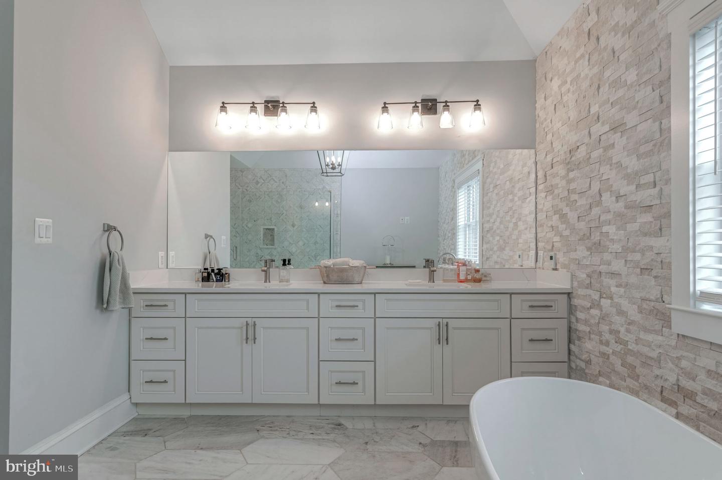 Fairfax, Virginia, 22030, United States, 6 Bedrooms Bedrooms, ,7 BathroomsBathrooms,Residential,For Sale,1997396