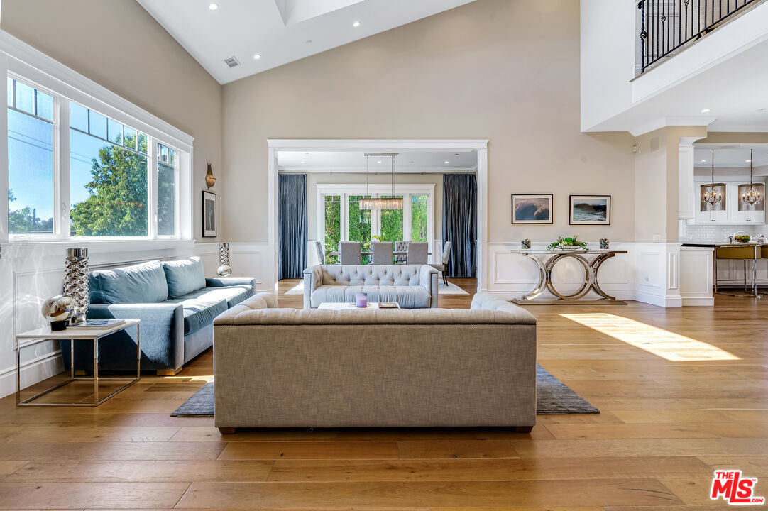 Wells Dr, Tarzana, CA 91356