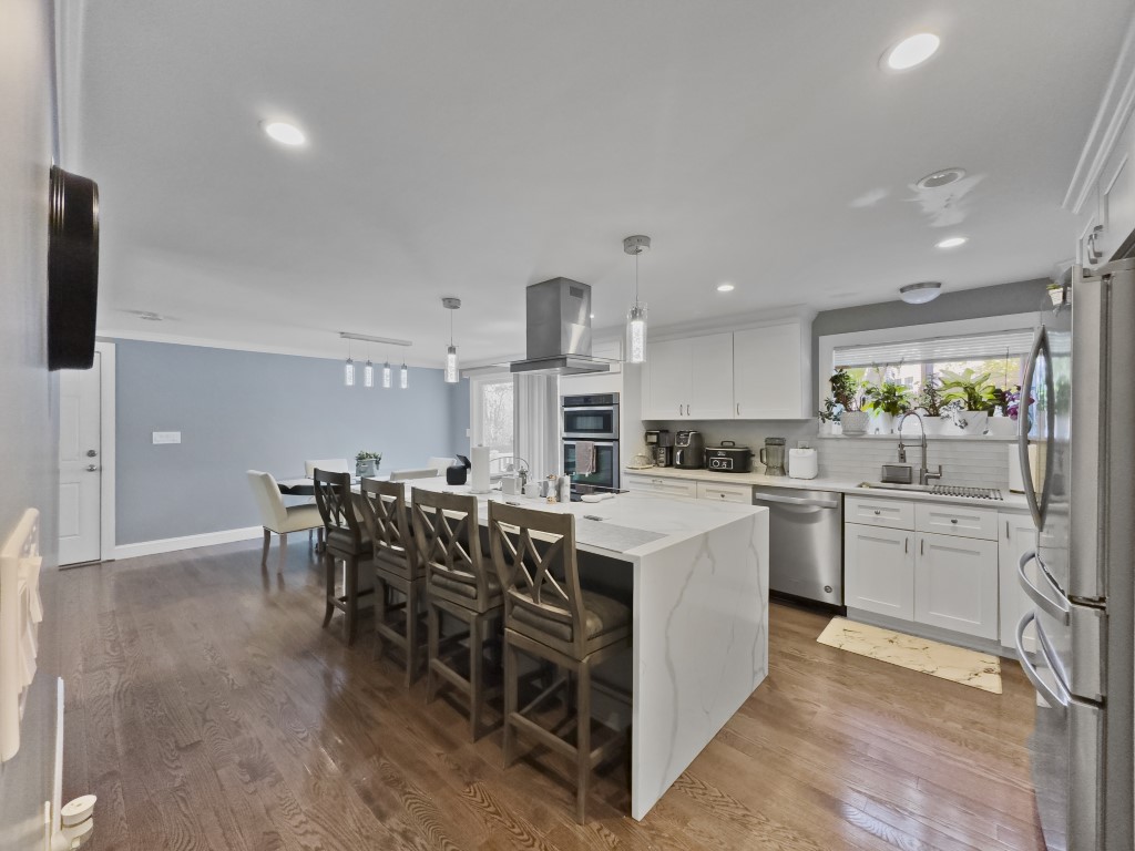 North Andover, Massachusetts, 01845, United States, 3 Bedrooms Bedrooms, ,4 BathroomsBathrooms,Residential,For Sale,2005973