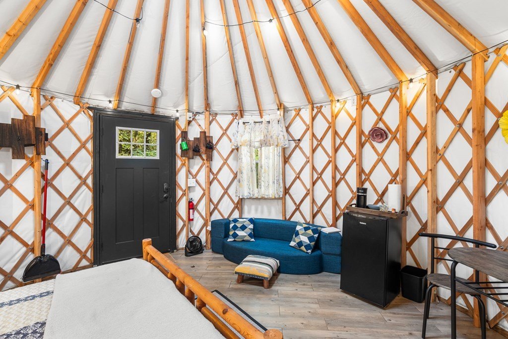 Brasstown, North Carolina, 28902, United States, 3 Bedrooms Bedrooms, ,3 BathroomsBathrooms,Residential,For Sale,1986118