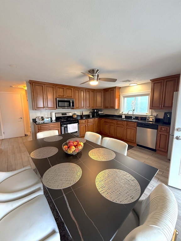Everett, Massachusetts, 02149, United States, 6 Bedrooms Bedrooms, ,4 BathroomsBathrooms,Residential,For Sale,1938376