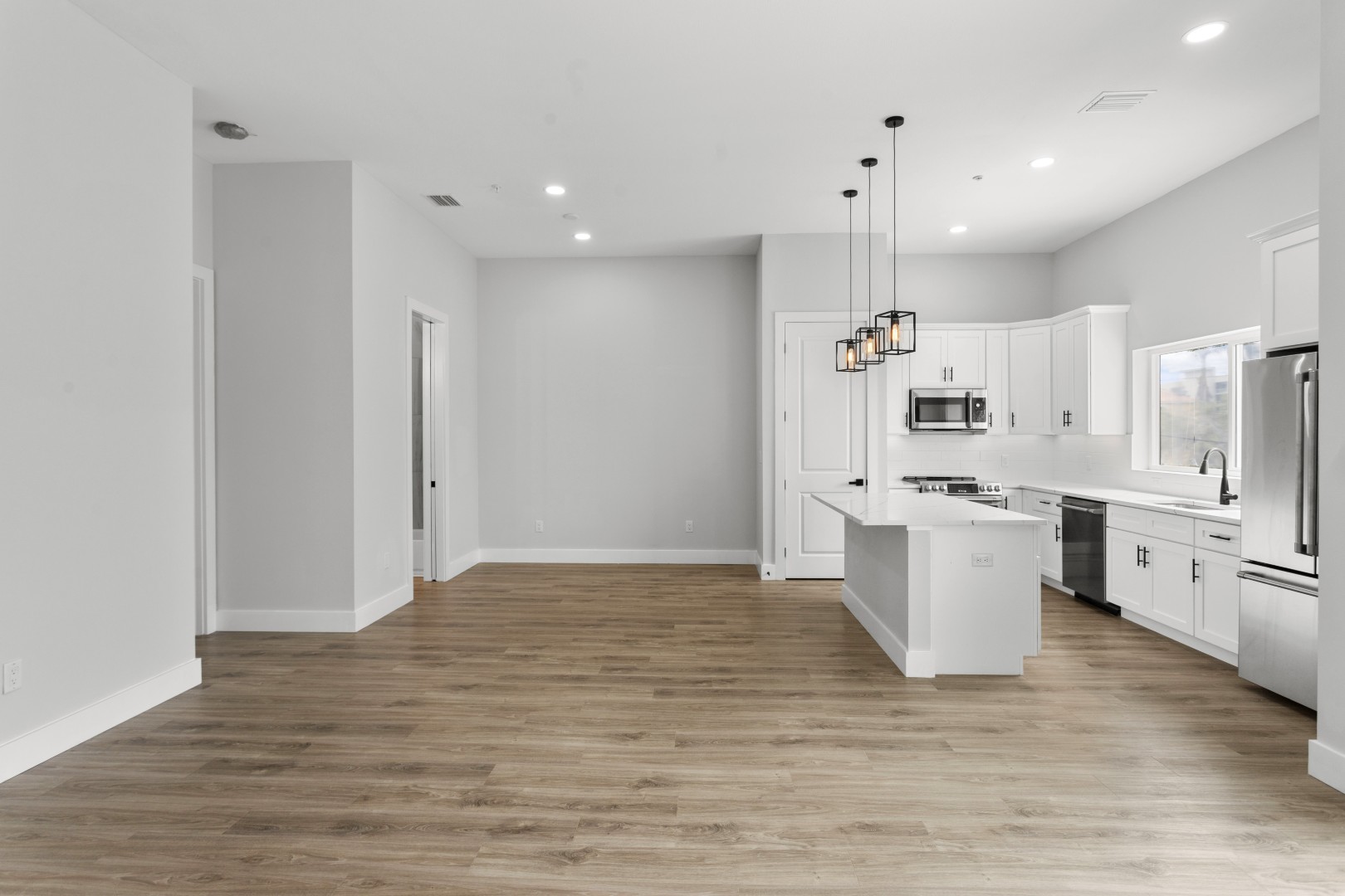 Treasure Island, Florida, 33706, United States, 5 Bedrooms Bedrooms, ,4 BathroomsBathrooms,Residential,For Sale,1888814