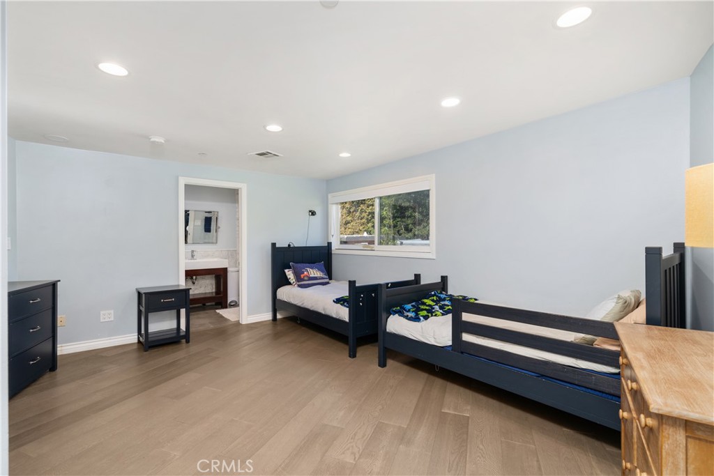 Los Angeles, California, 90046, United States, 3 Bedrooms Bedrooms, ,4 BathroomsBathrooms,Residential,For Sale,1817494