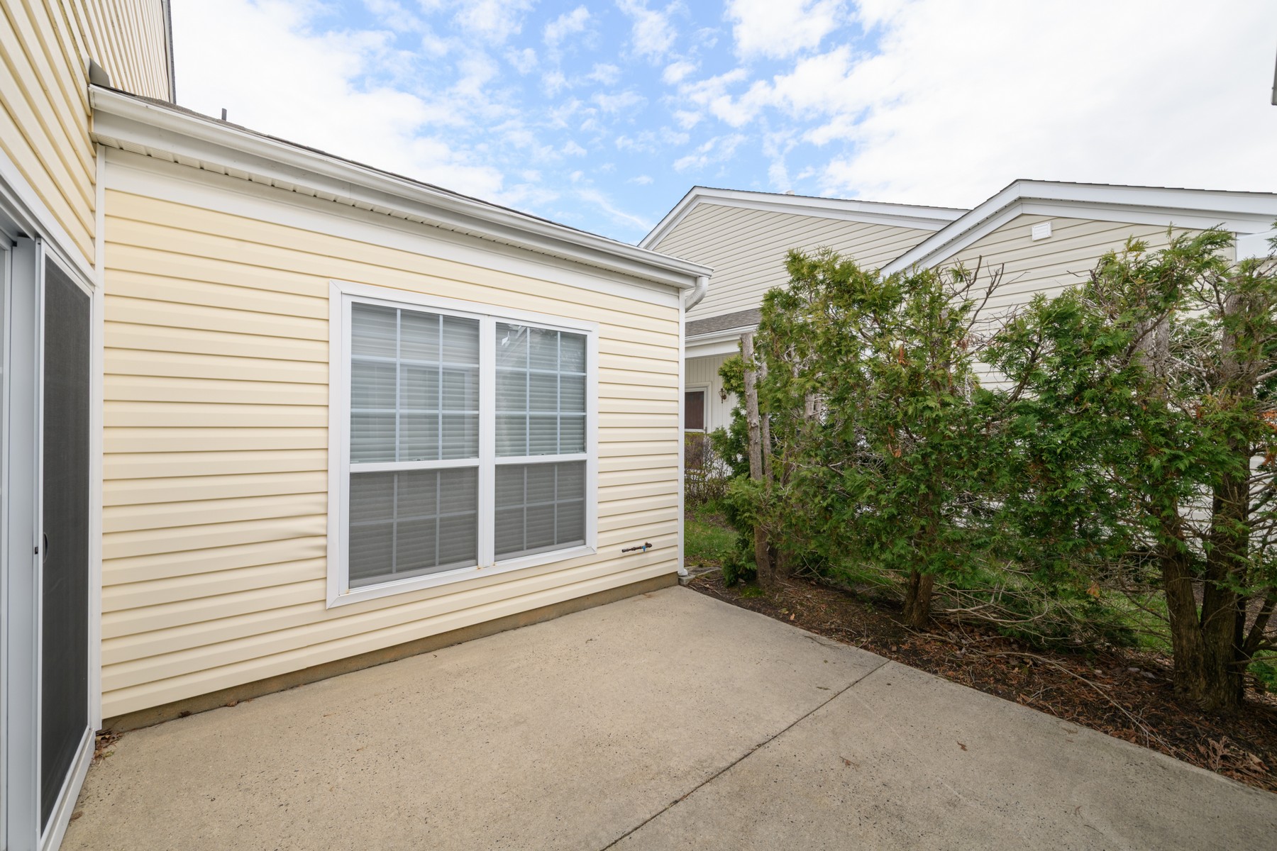  2-Bedroom End-Unit at The Ponds Adult Community - 物件實景