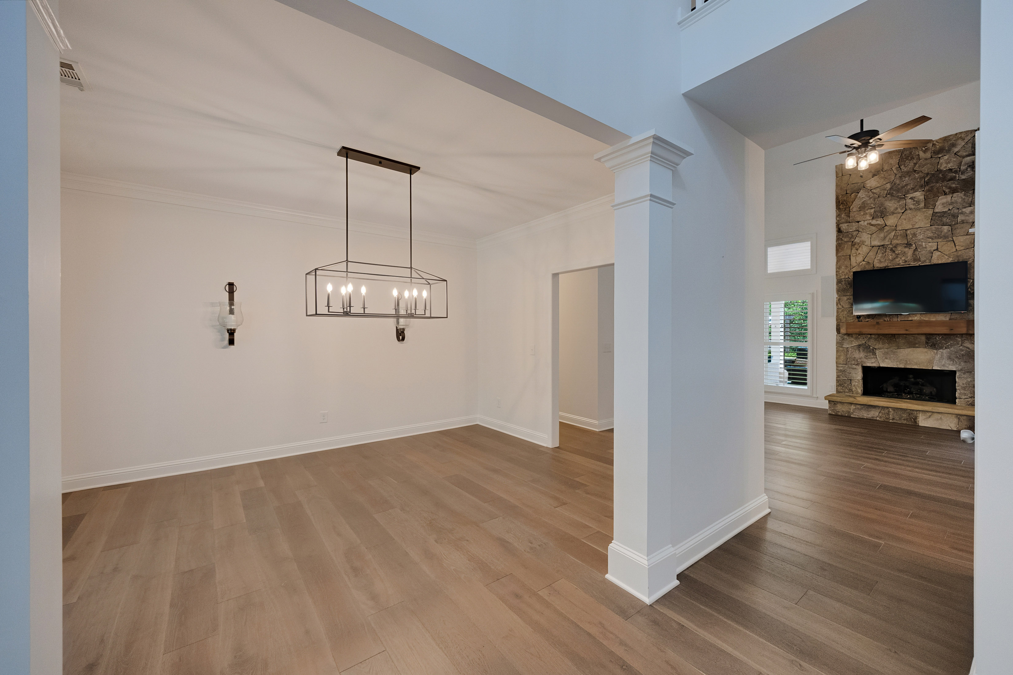  Stunning Craftsman-Style Home Featuring a Desirable Primary Suite on Main Level - 物件實景