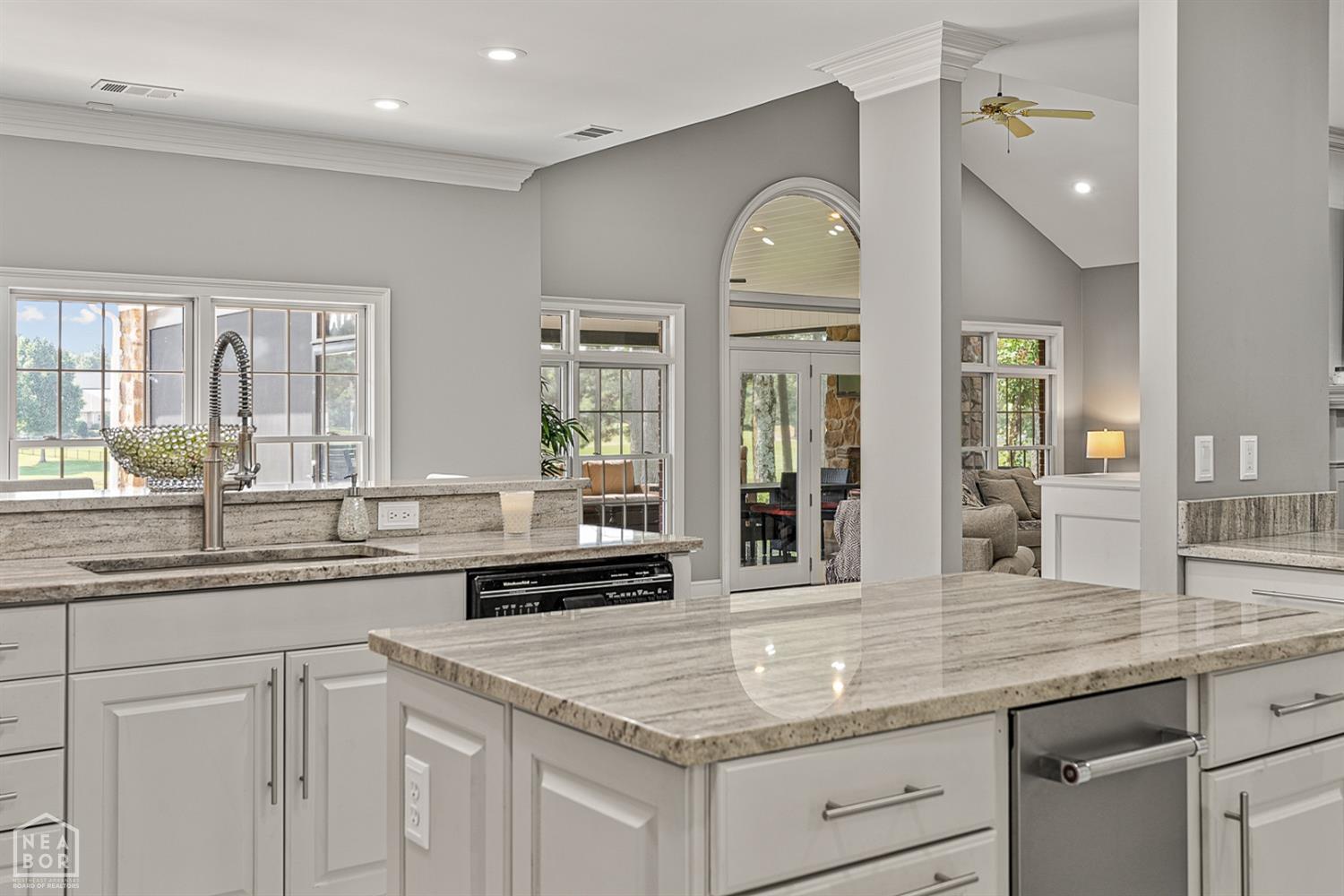 Jonesboro, Arkansas, 72404, United States, 4 Bedrooms Bedrooms, ,5 BathroomsBathrooms,Residential,For Sale,1976719