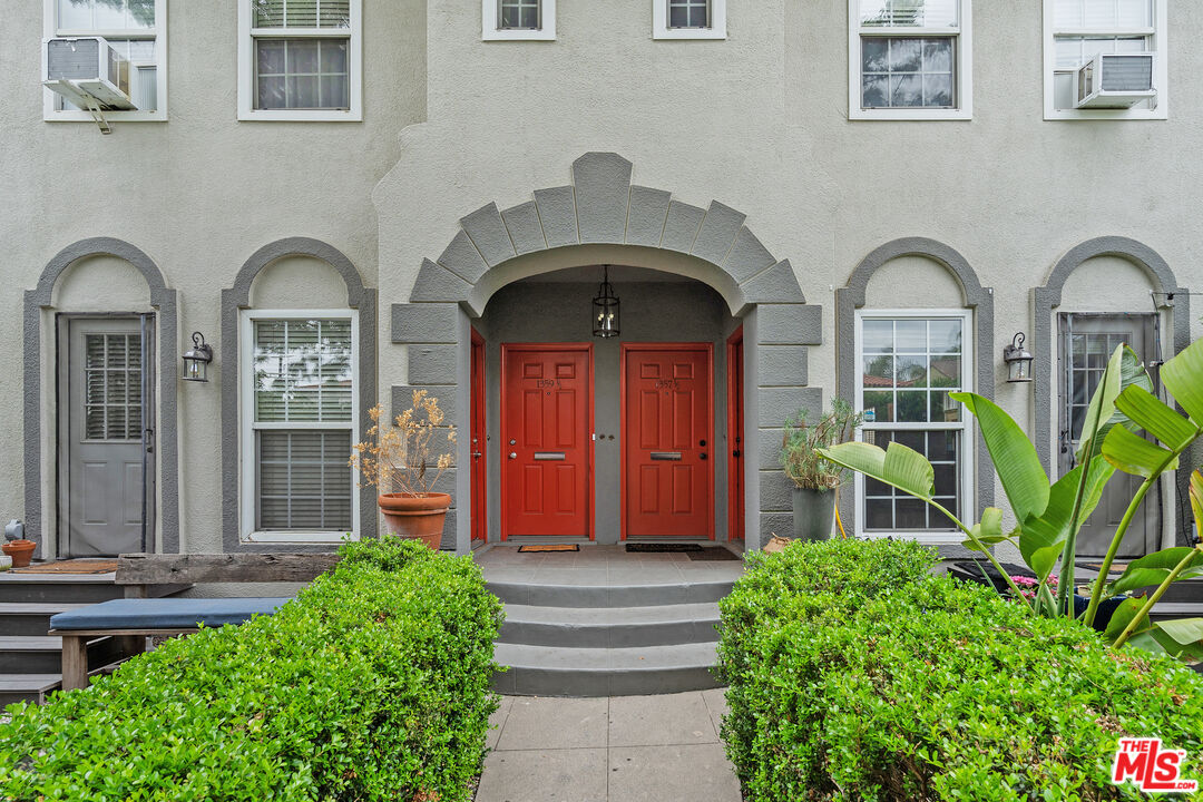Los Angeles, California, 90019, United States, 6 Bedrooms Bedrooms, ,Residential,For Sale,1908523