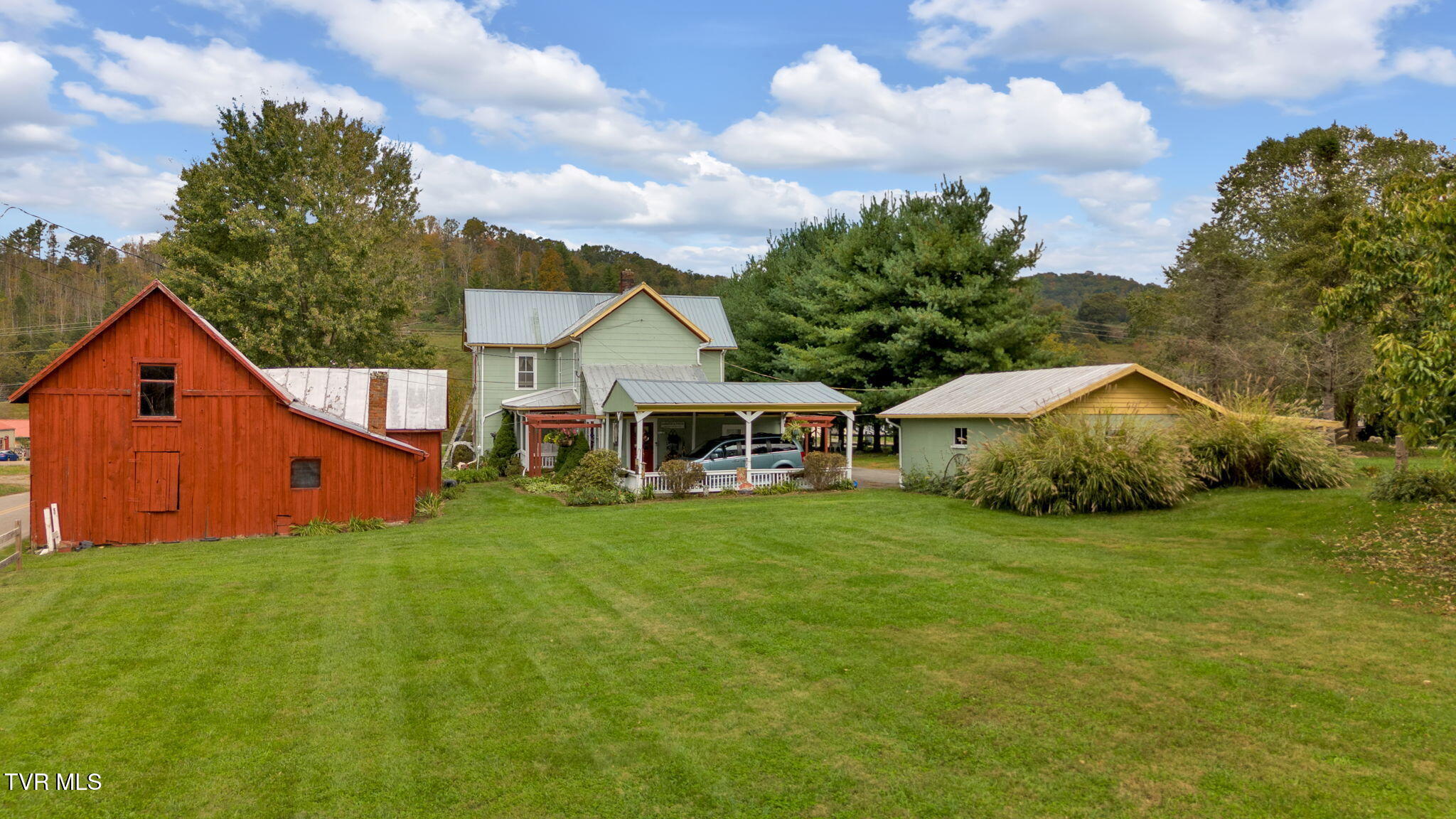 Roan Mountain, Tennessee, 37687, United States, 4 Bedrooms Bedrooms, ,2 BathroomsBathrooms,Residential,For Sale,2010992