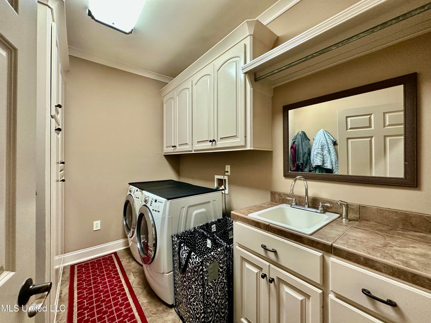 Clinton, Mississippi, 39056, United States, 4 Bedrooms Bedrooms, ,3 BathroomsBathrooms,Residential,For Sale,1998681