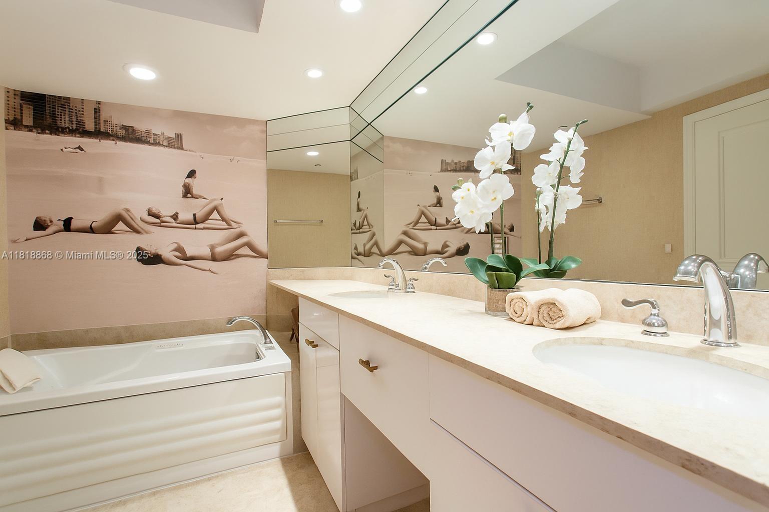 Miami Beach, Florida, 33140, United States, 2 Bedrooms Bedrooms, ,2 BathroomsBathrooms,Residential,For Sale,1849750