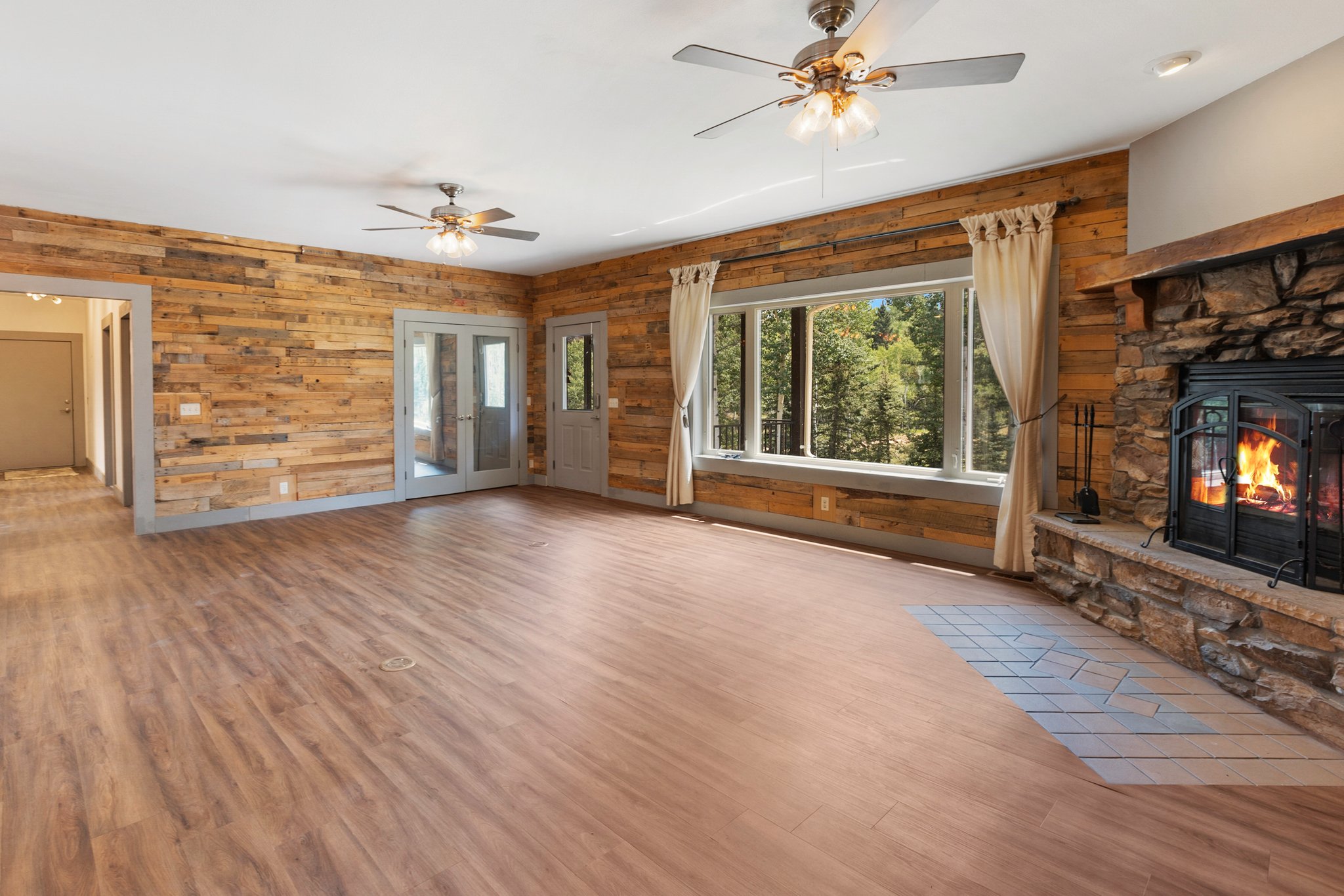 Divide, Colorado, 80814, United States, 3 Bedrooms Bedrooms, ,2 BathroomsBathrooms,Residential,For Sale,1918151