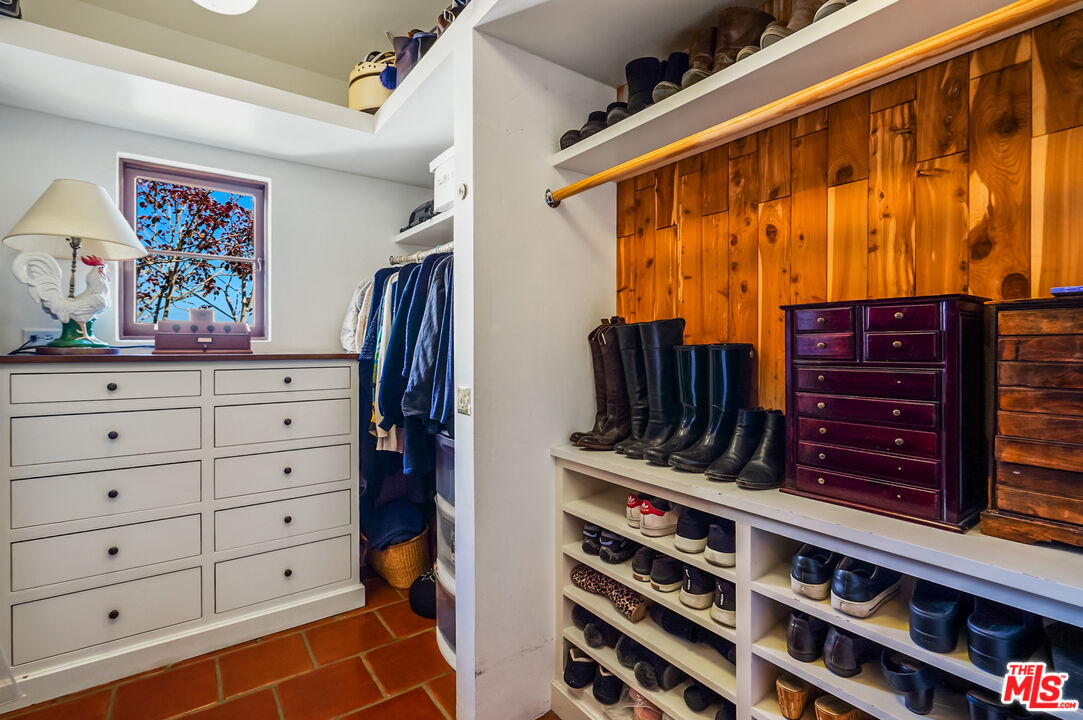 Malibu, California, 90265, United States, 3 Bedrooms Bedrooms, ,4 BathroomsBathrooms,Residential,For Sale,1846867