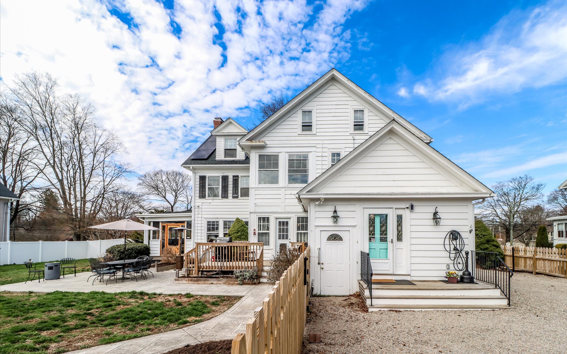  Historic 1918 Colonial with Geothermal + Solar Innovation - 物件實景