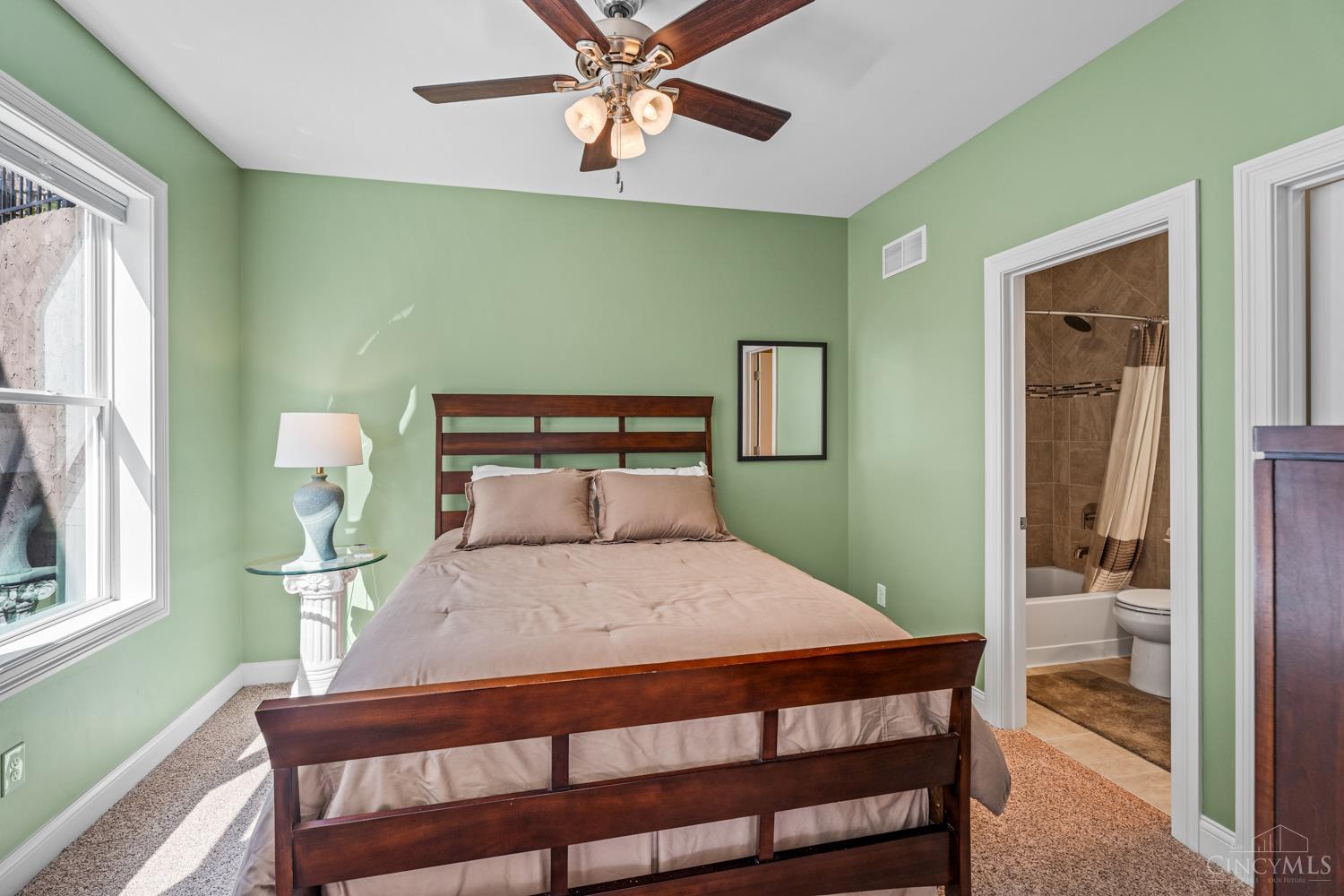 Cincinnati, Ohio, 45202, United States, 3 Bedrooms Bedrooms, ,4 BathroomsBathrooms,Residential,For Sale,1968931