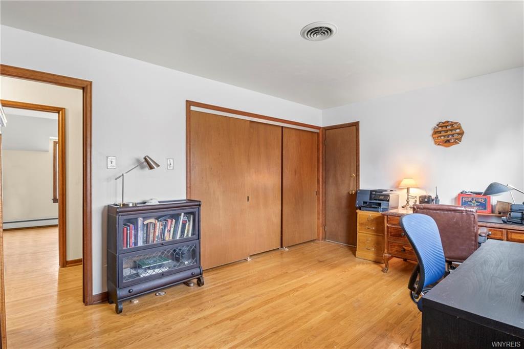 Lewiston, New York, 14092, United States, 5 Bedrooms Bedrooms, ,3 BathroomsBathrooms,Residential,For Sale,1849954