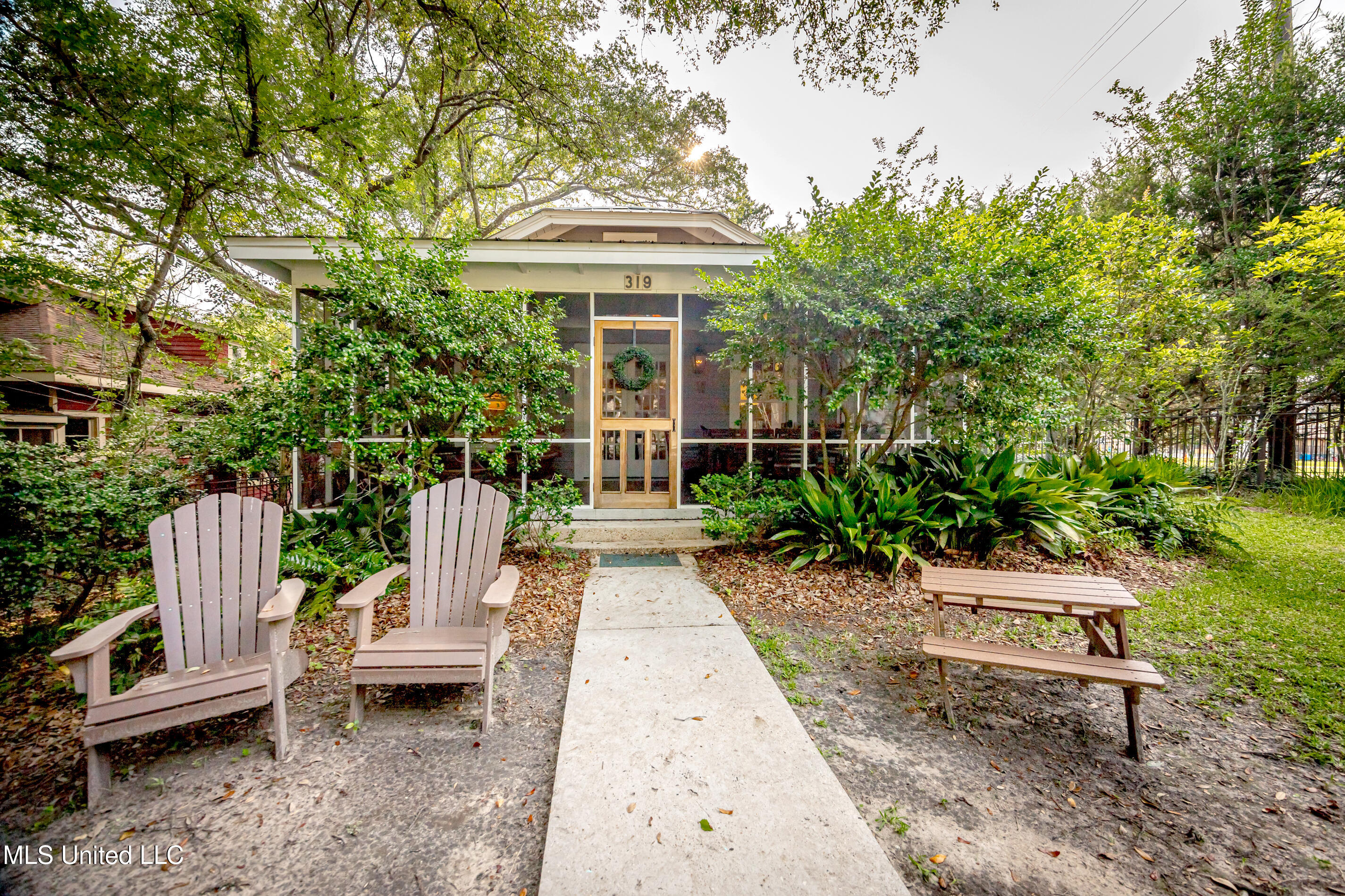 Ocean Springs, Mississippi, 39564, United States, 3 Bedrooms Bedrooms, ,2 BathroomsBathrooms,Residential,For Sale,1987573