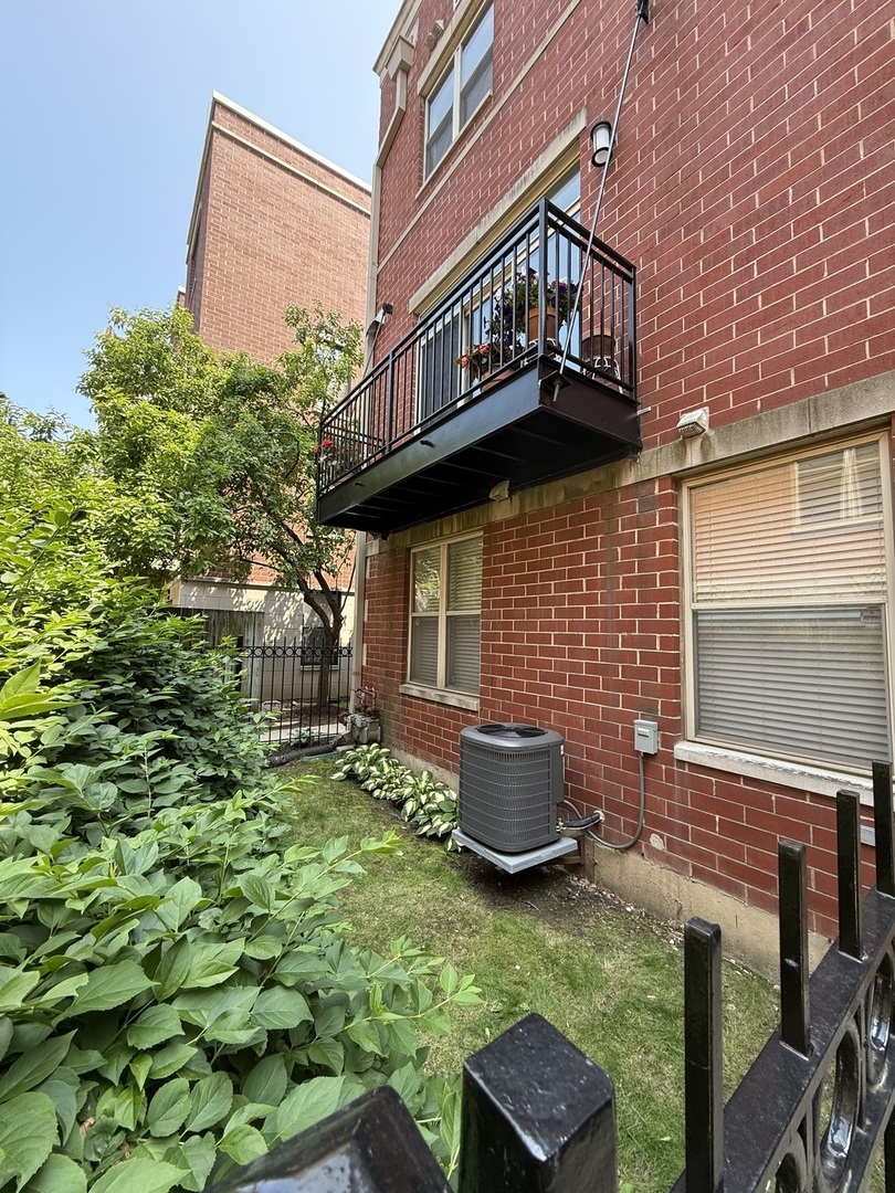 Chicago, Illinois, 60610, United States, 3 Bedrooms Bedrooms, ,3 BathroomsBathrooms,Residential,For Sale,1928637