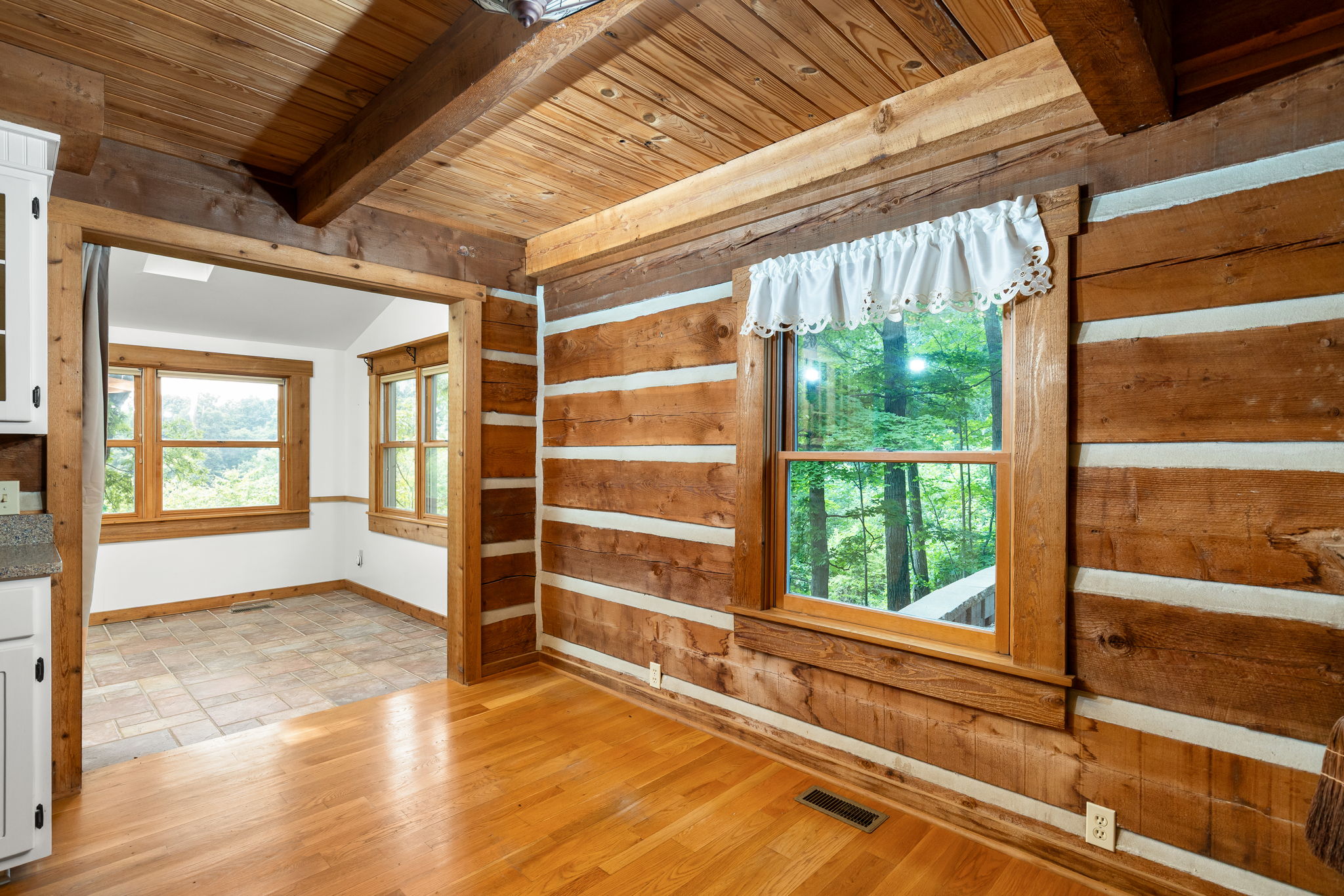 Authentic Log Home with Breathtaking Views of Brown County