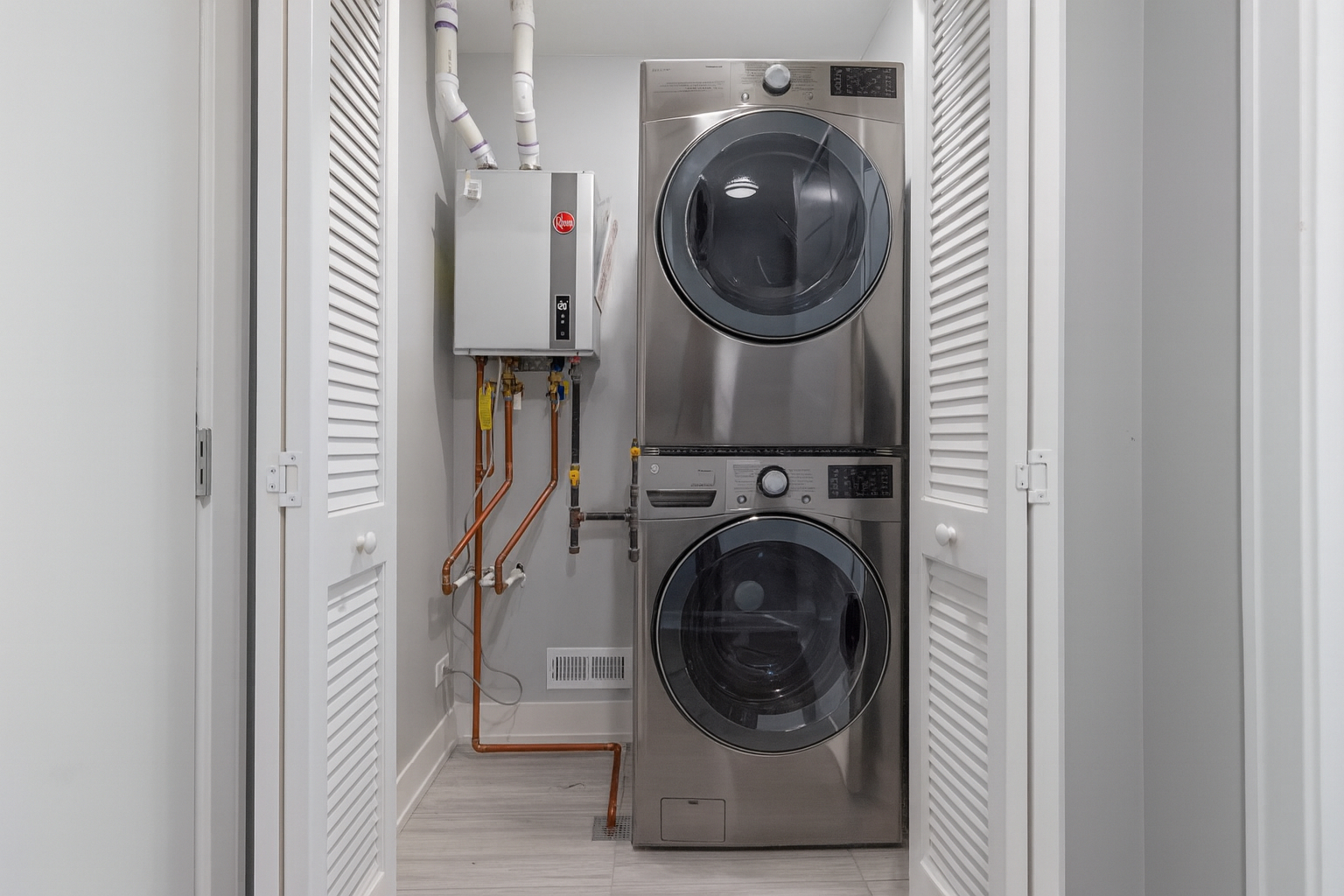 Chicago, Illinois, 60623, United States, 6 Bedrooms Bedrooms, ,Residential,For Sale,1958616