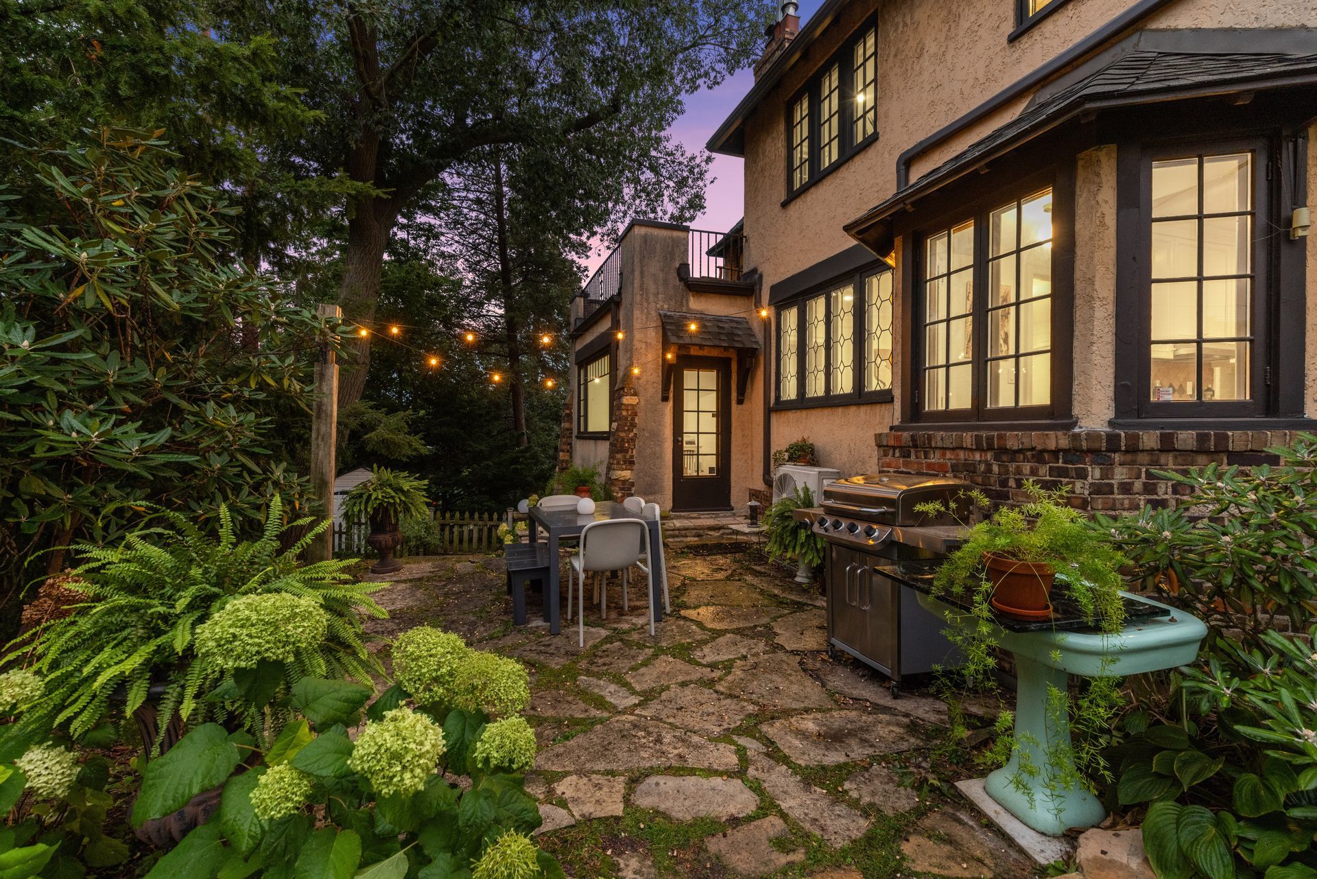  Timeless Tudor Elegance in Tangletown - 物件實景