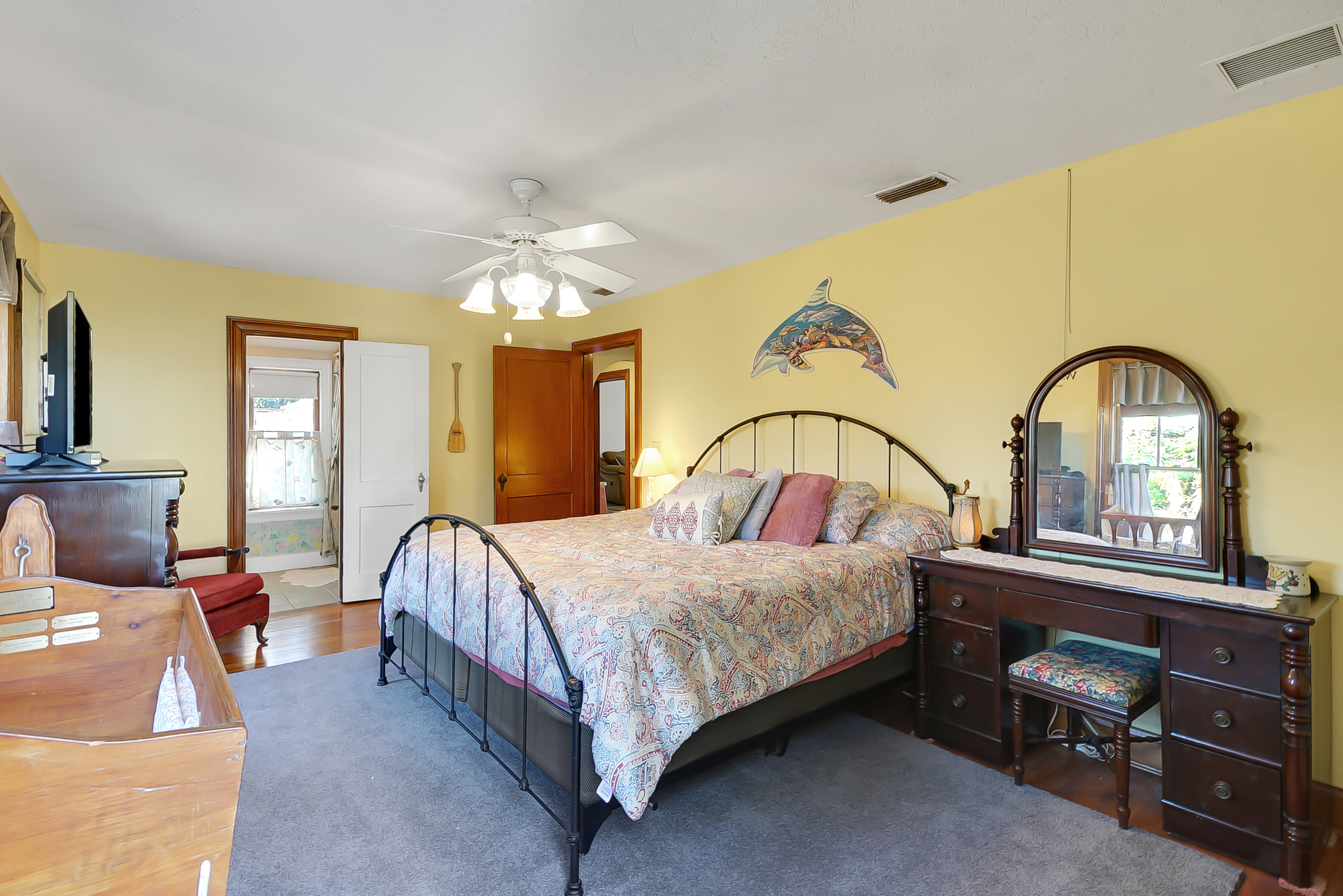 Yalaha, Florida, 34797, United States, 5 Bedrooms Bedrooms, ,4 BathroomsBathrooms,Residential,For Sale,1975837