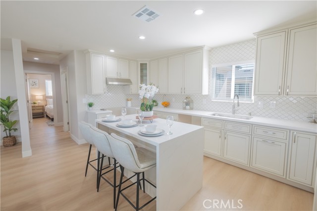 Compton, California, 90220, United States, 6 Bedrooms Bedrooms, ,5 BathroomsBathrooms,Residential,For Sale,2048011