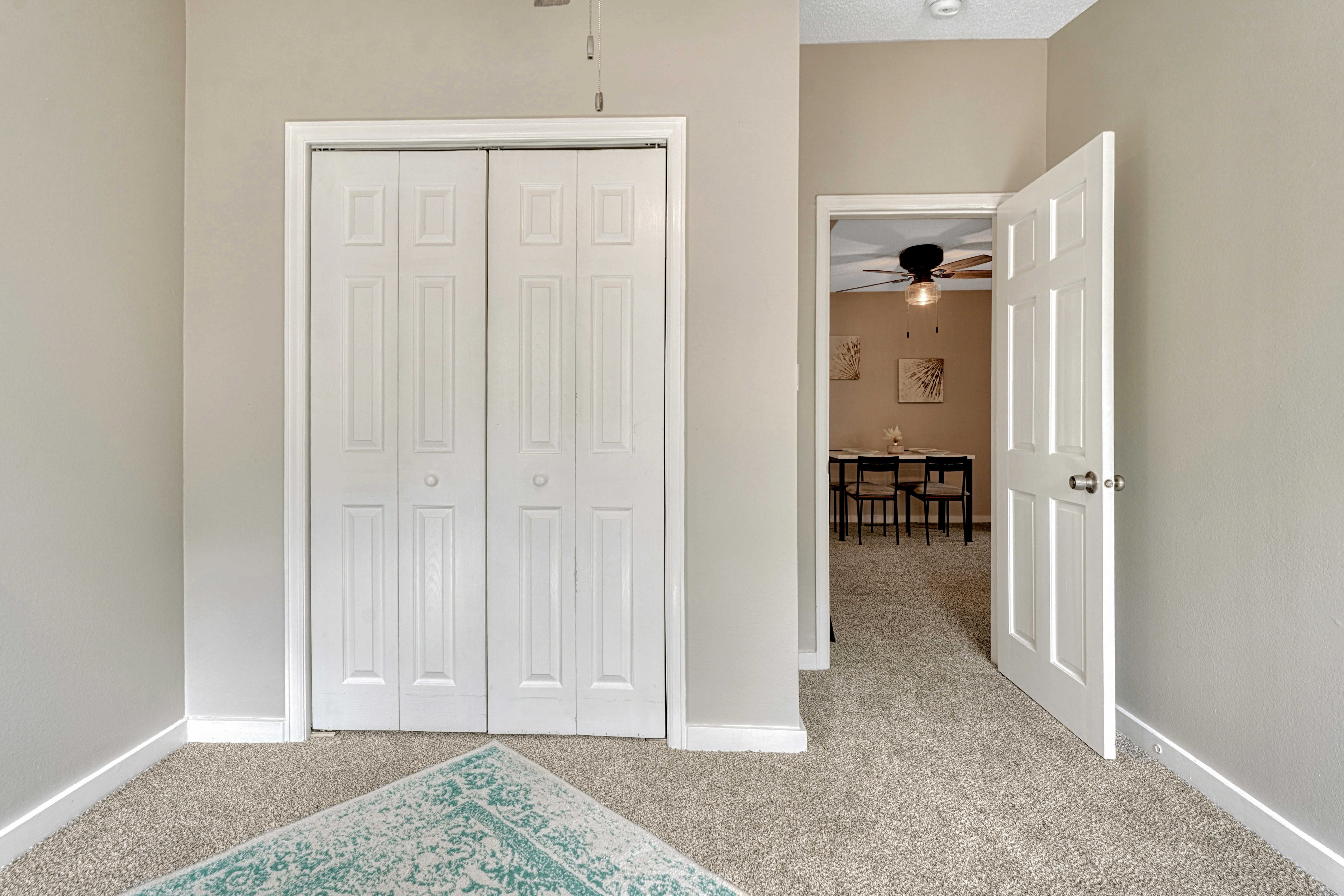  Welcome to This Beautifully Updated Home in Calvert Heights - 物件實景