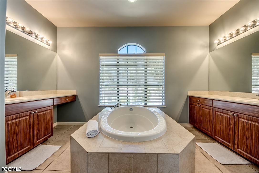 Cape Coral, Florida, 33904, United States, 6 Bedrooms Bedrooms, ,4 BathroomsBathrooms,Residential,For Sale,2006453