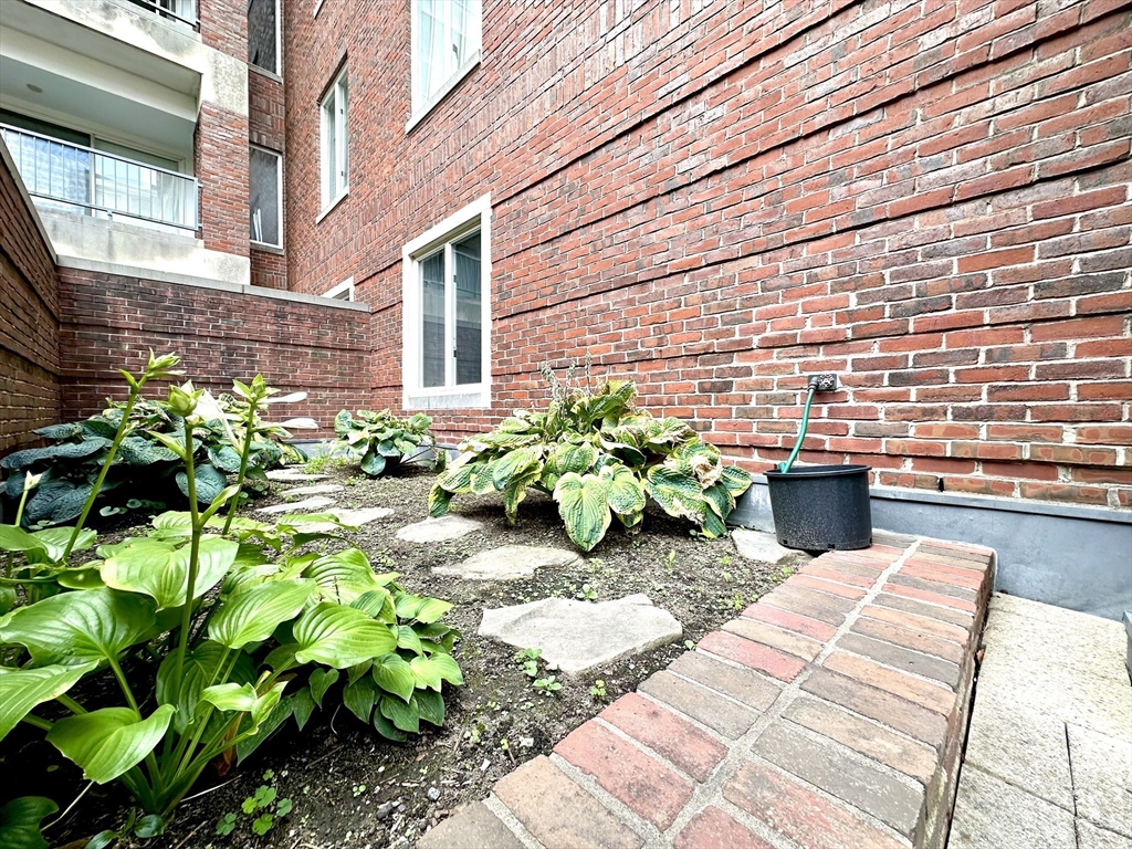 Cambridge, Massachusetts, 02138, United States, 1 Bedroom Bedrooms, ,1 BathroomBathrooms,Residential,For Sale,1883124