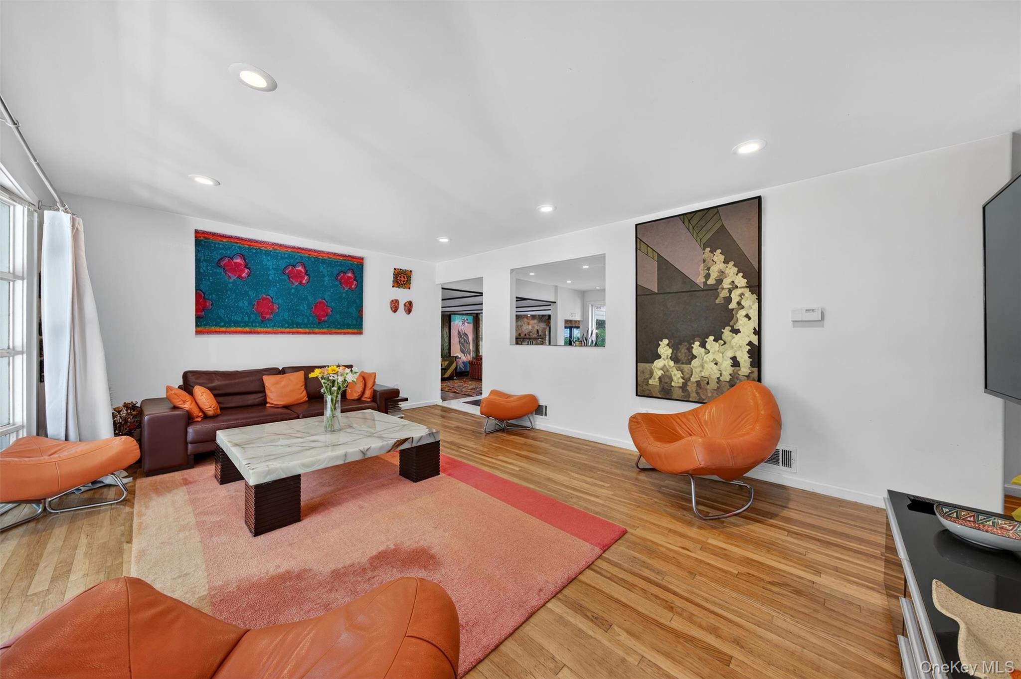 New City, New York, 10956, United States, 4 Bedrooms Bedrooms, ,3 BathroomsBathrooms,Residential,For Sale,2049142