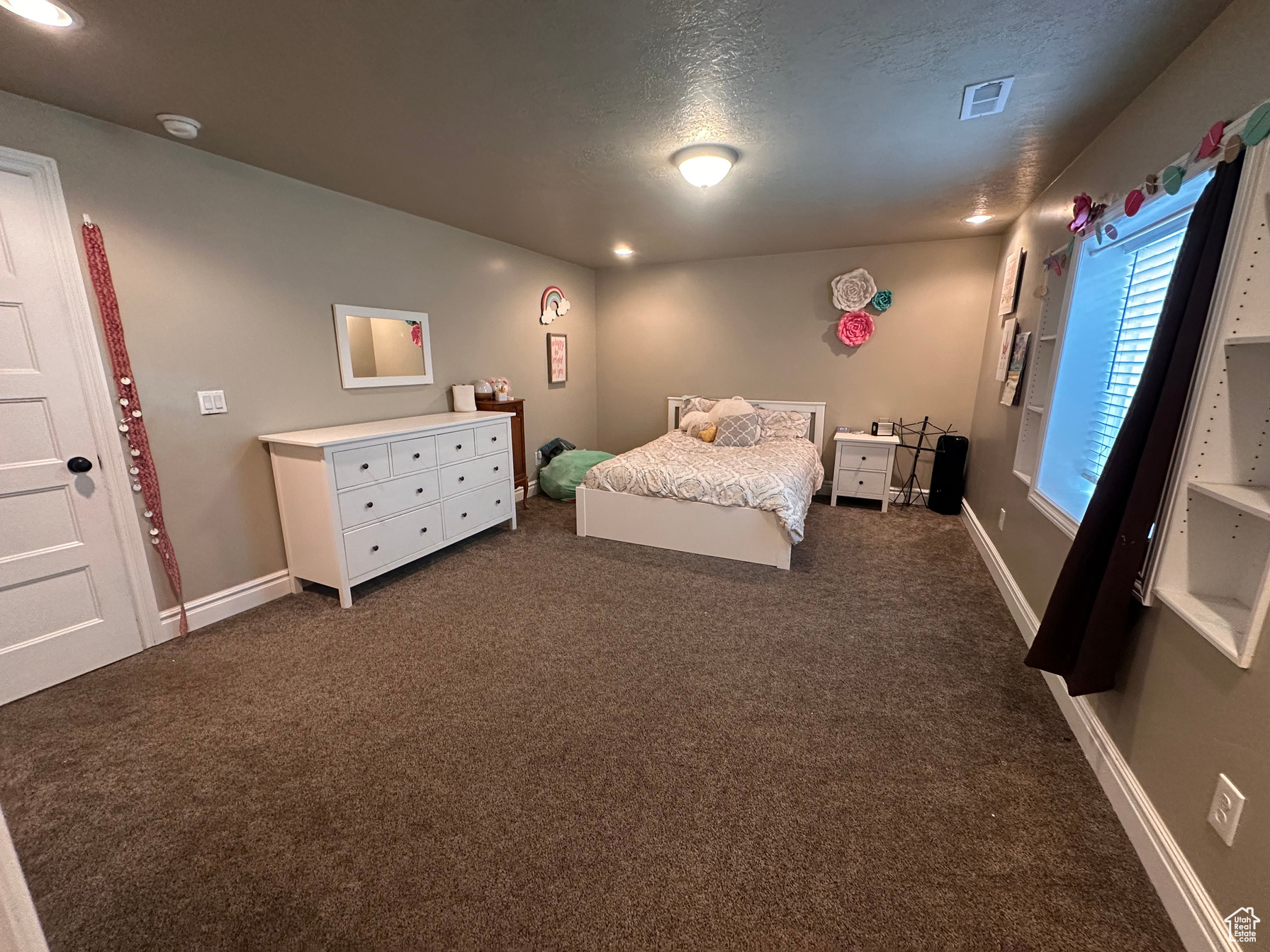 Roosevelt, Utah, 84066, United States, 6 Bedrooms Bedrooms, ,3 BathroomsBathrooms,Residential,For Sale,1976583