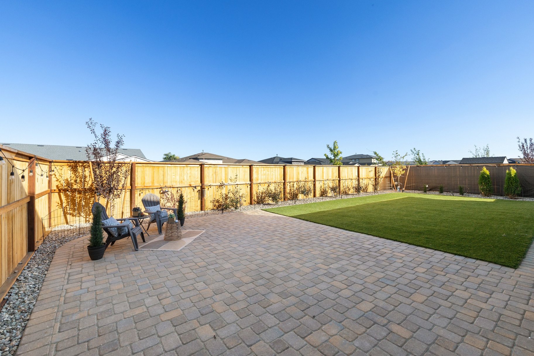  Multi-Gen Living. Mountain Views. A Backyard That
