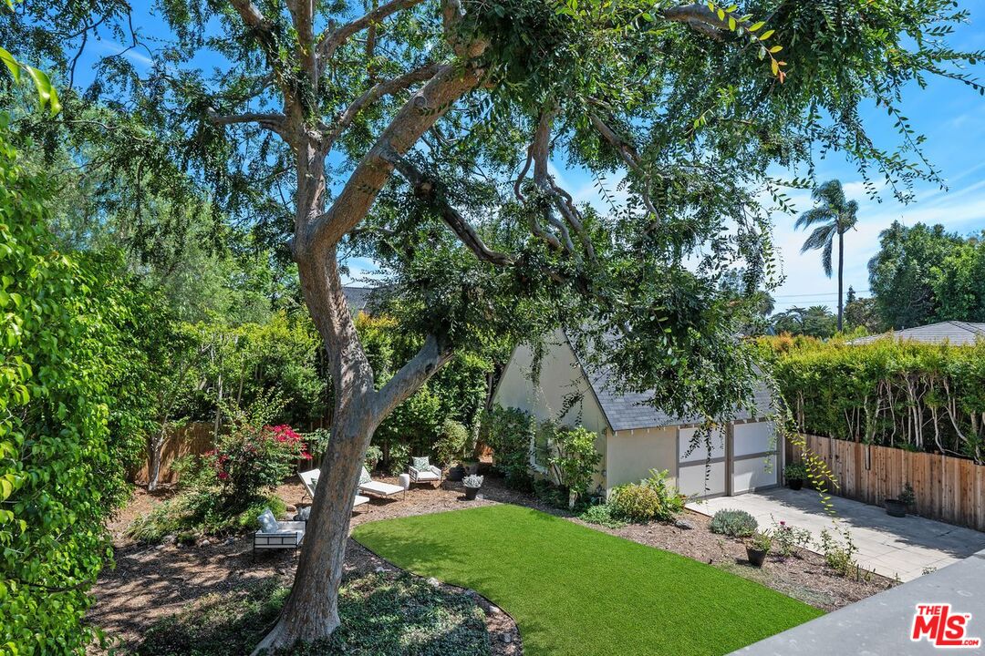 Los Angeles, California, 90004, United States, 5 Bedrooms Bedrooms, ,3 BathroomsBathrooms,Residential,For Sale,1940540