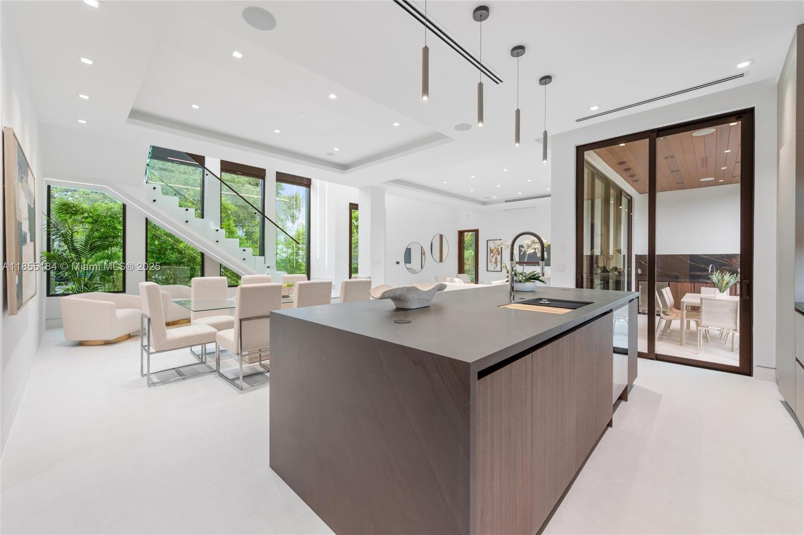 Miami, Florida, 33134, United States, 5 Bedrooms Bedrooms, ,6 BathroomsBathrooms,Residential,For Sale,1934506