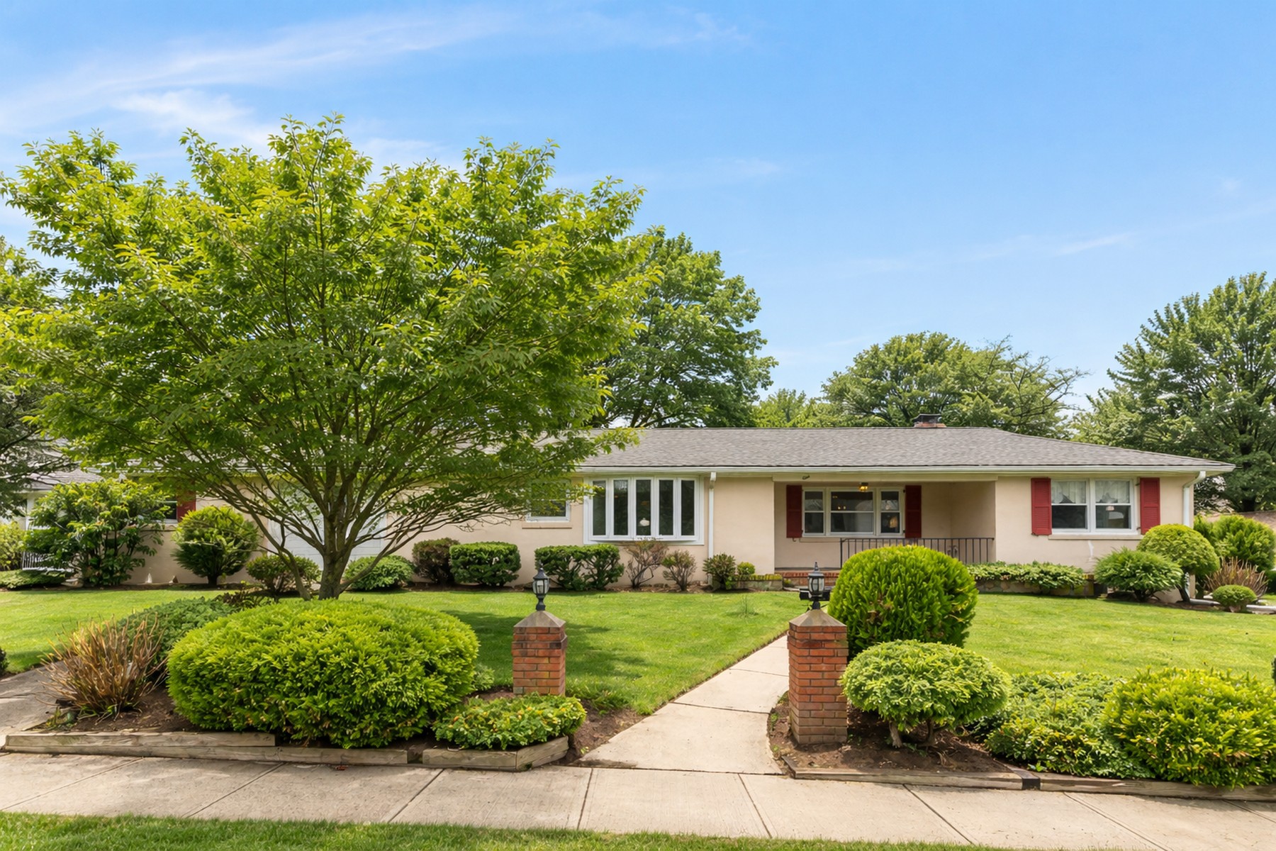  Fantastic Ranch on a Triangular  Corner Lot - 物件實景
