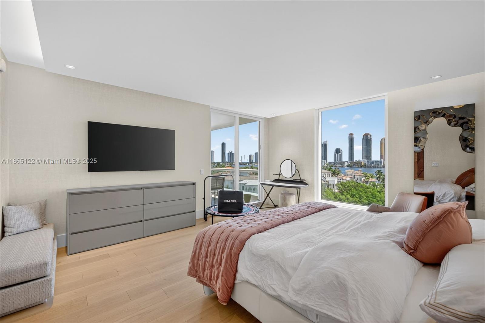 Aventura, Florida, 33160, United States, 3 Bedrooms Bedrooms, ,4 BathroomsBathrooms,Residential,For Sale,1942054